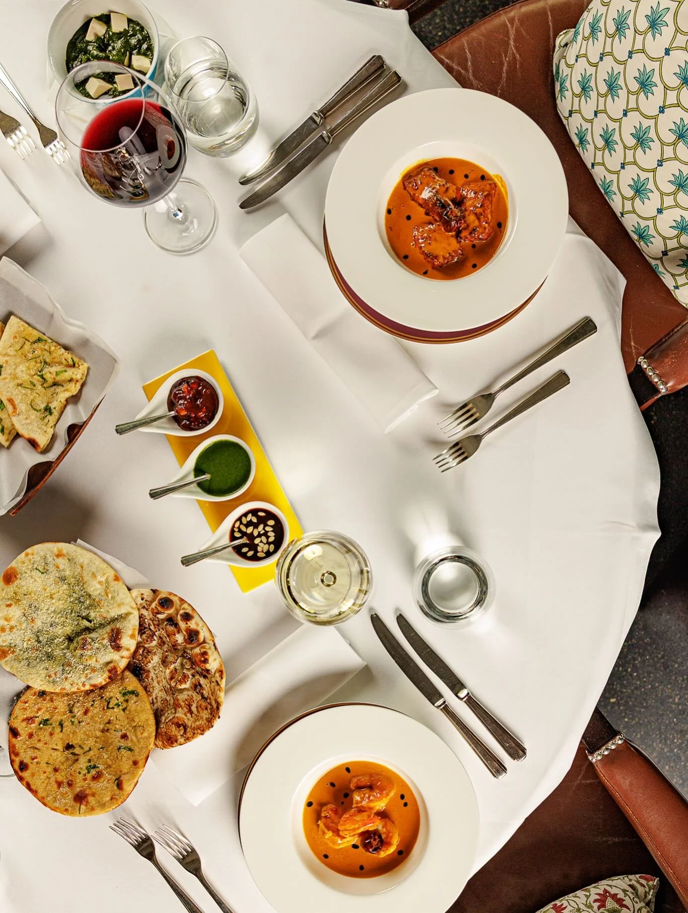 Sometimes the weather simply calls for soul food&hellip;
Our Goan Curry is a true comfort dish &ndash; delicately spiced, full of flavor, and available with either tender salmon or succulent prawns. We look forward to welcoming you.
#indiaclubberlin