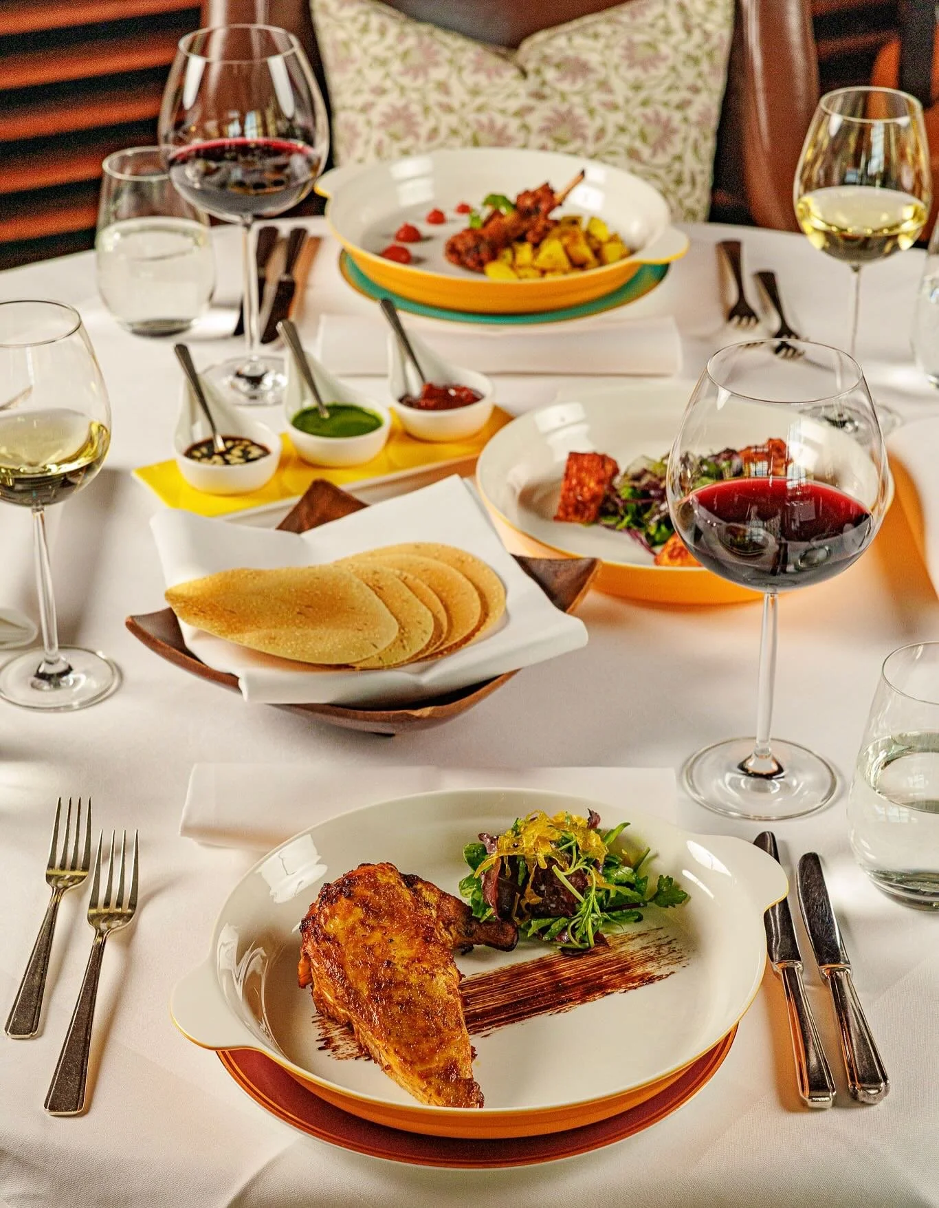 Long weekend ahead &ndash; the perfect time to indulge in our Tandoor-roasted Chicken with fresh greens. Reserve your table now &ndash; our team is looking forward to welcoming you soon!
#indiaclubberlin