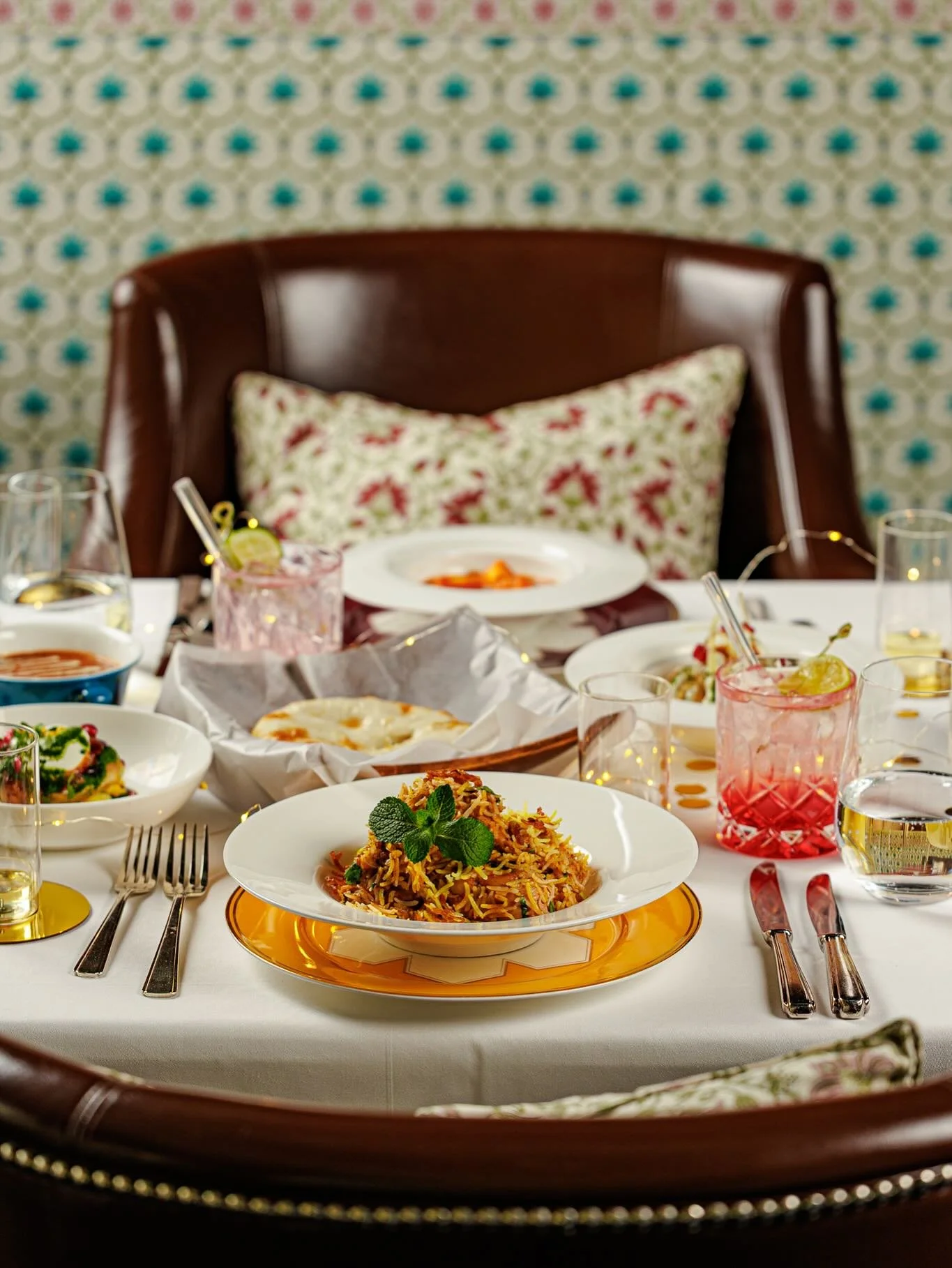 Wishing you a Happy Diwali!
Celebrate the Festival of Lights with our exclusive Diwali Set Menu (20.10.-26.10.), crafted to bring the rich flavours and traditions of India to your table.
Our team looks forward to welcoming you for this special celebr