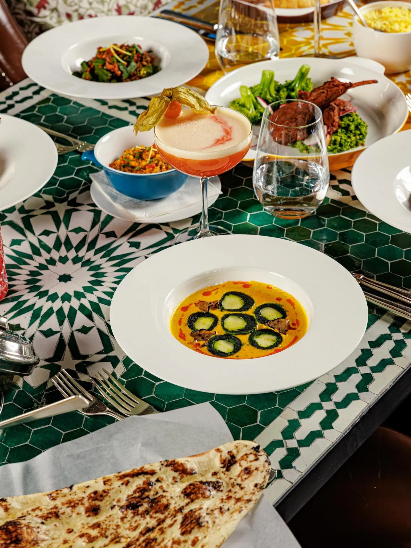 Sunshine on a plate. 
Let us brighten your day with our vegetarian Alleppey Turmeric & Truffle Curry. 
Join us at India Club.
#indiaclubberlin