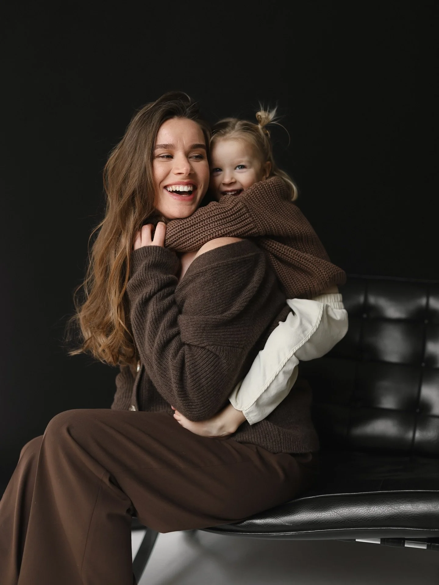 Another example of pose then play. ✨ A simple recipe that works *most* of the time. Kids will be kids, after all, and there&rsquo;s only so much we as parents and photographers can truly control.
