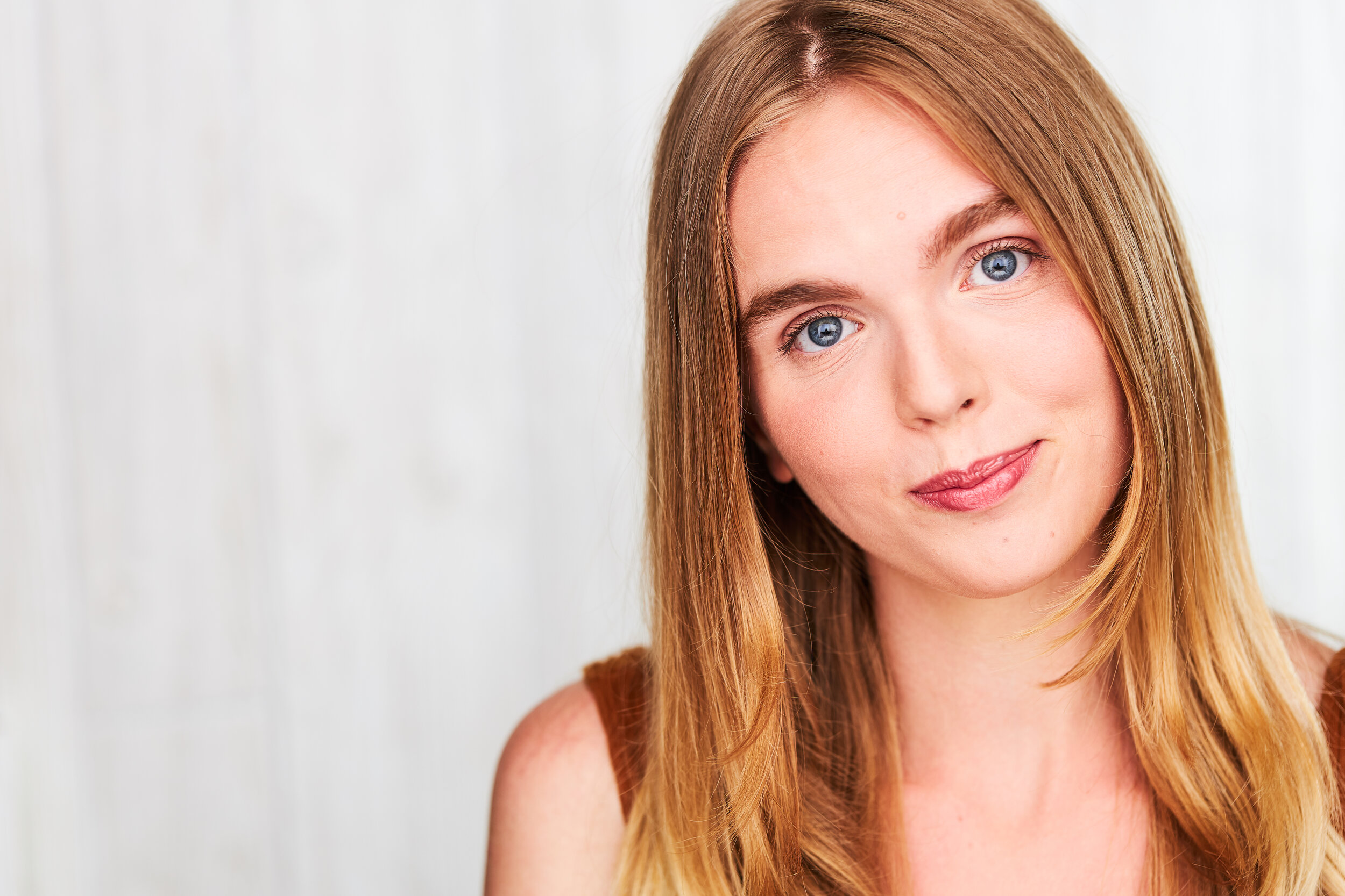 Valerie Eve deGroot is a Chicago-based actor, writer, fine artist, and director. Selected credits include Fefu and Her Friends (Cecilia Johnson), Love and Information (First Actor), and Henry IV Part 1 (Prince Hal). She had her Chicago directing debut in 2020 with the Women’s Theatre Alliance New Play Festival.She is passionate about exploring the thin line between comedy and tragedy in her exploration of human foibles. Her works investigate emotional isolation, mental illness, and struggles with the overwhelming, generational anxiety of our times. Between these she likes to sprinkle in jokes, because who doesn’t like jokes? When she’s not acting, she’s writing. When she’s not writing, she’s painting. And when she’s not doing all of those things, she’s yelling passionately about music, going for runs, and asking to pet other people’s dogs.