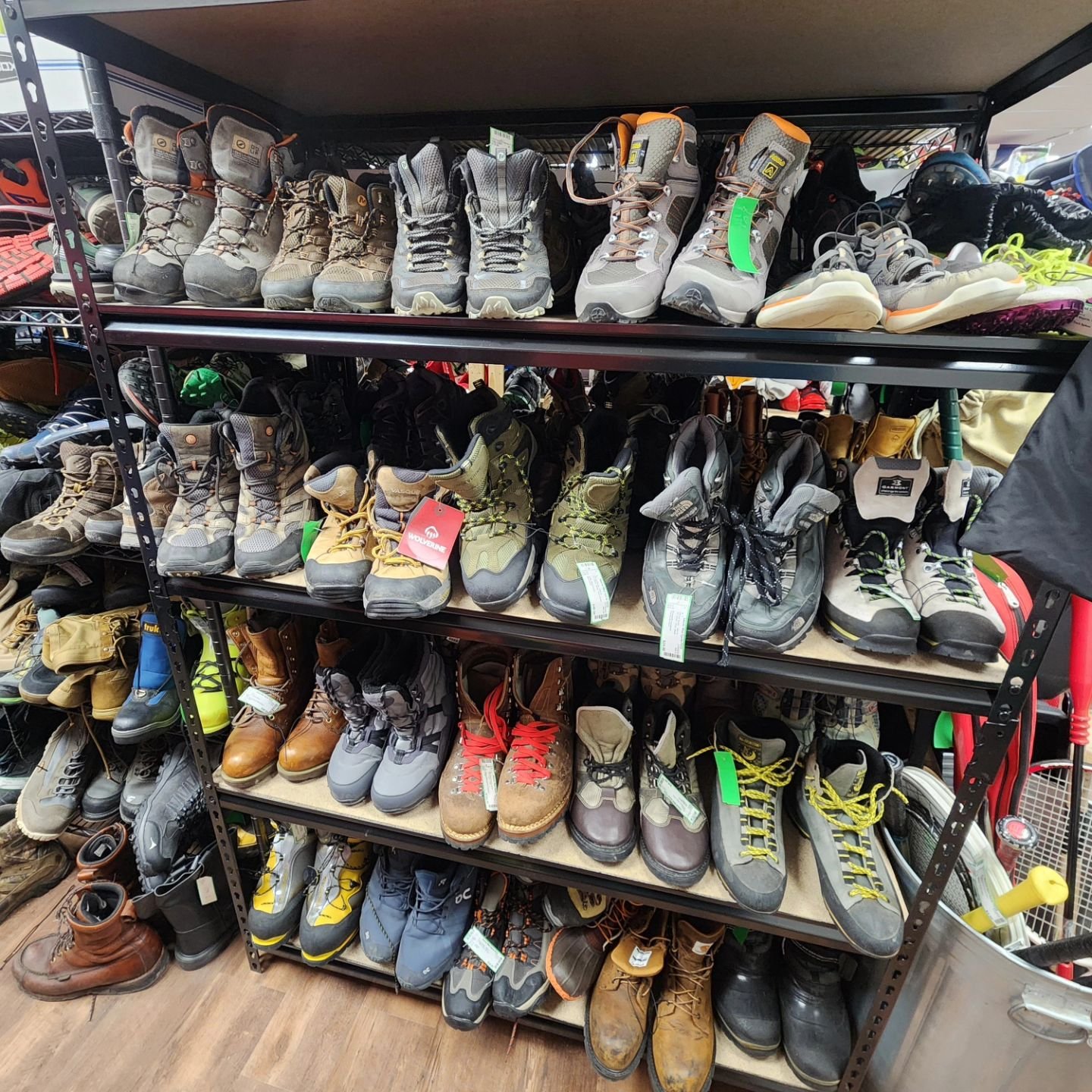 Exploring shoes! Get those hiking shoes out and see where they take you :)
1: NEW wilderness wolverine Men's 13
2. Merrell Men's 9.5
3. Asolo landscape GV MM Men's 7.5
4. Columbia omni-heat women's 7.5
5. Ahnu waterproof women's 7

#fortcollins #fort