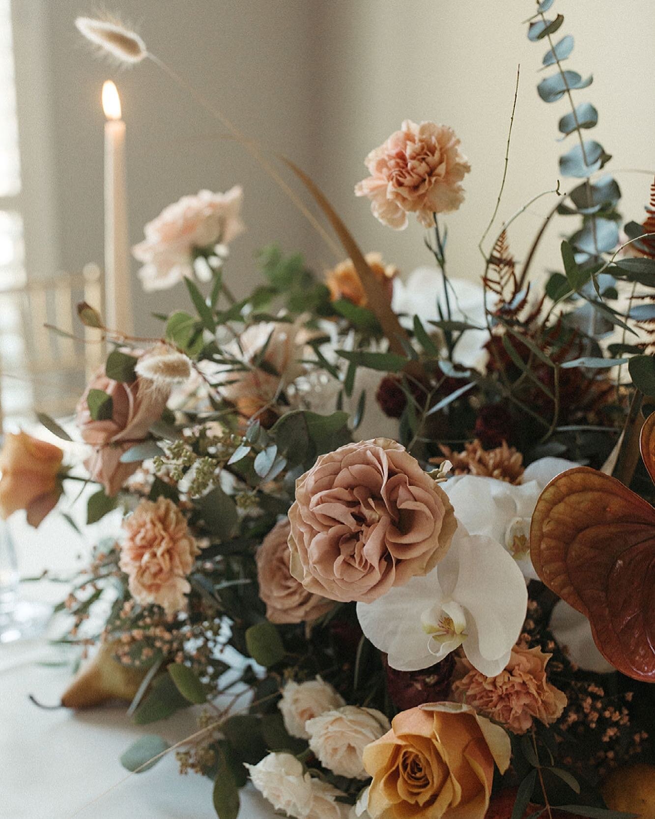 Candle lit, music on, and settling in for a rainy afternoon

floral @billieballco 
planner @celebratedallas 
photo @madisonkatlinphotography 

#dallaswedding #dallasflorist #dallasweddingflorist #dallasflorist #weddingflorist #bridesofnorthtexas #fin