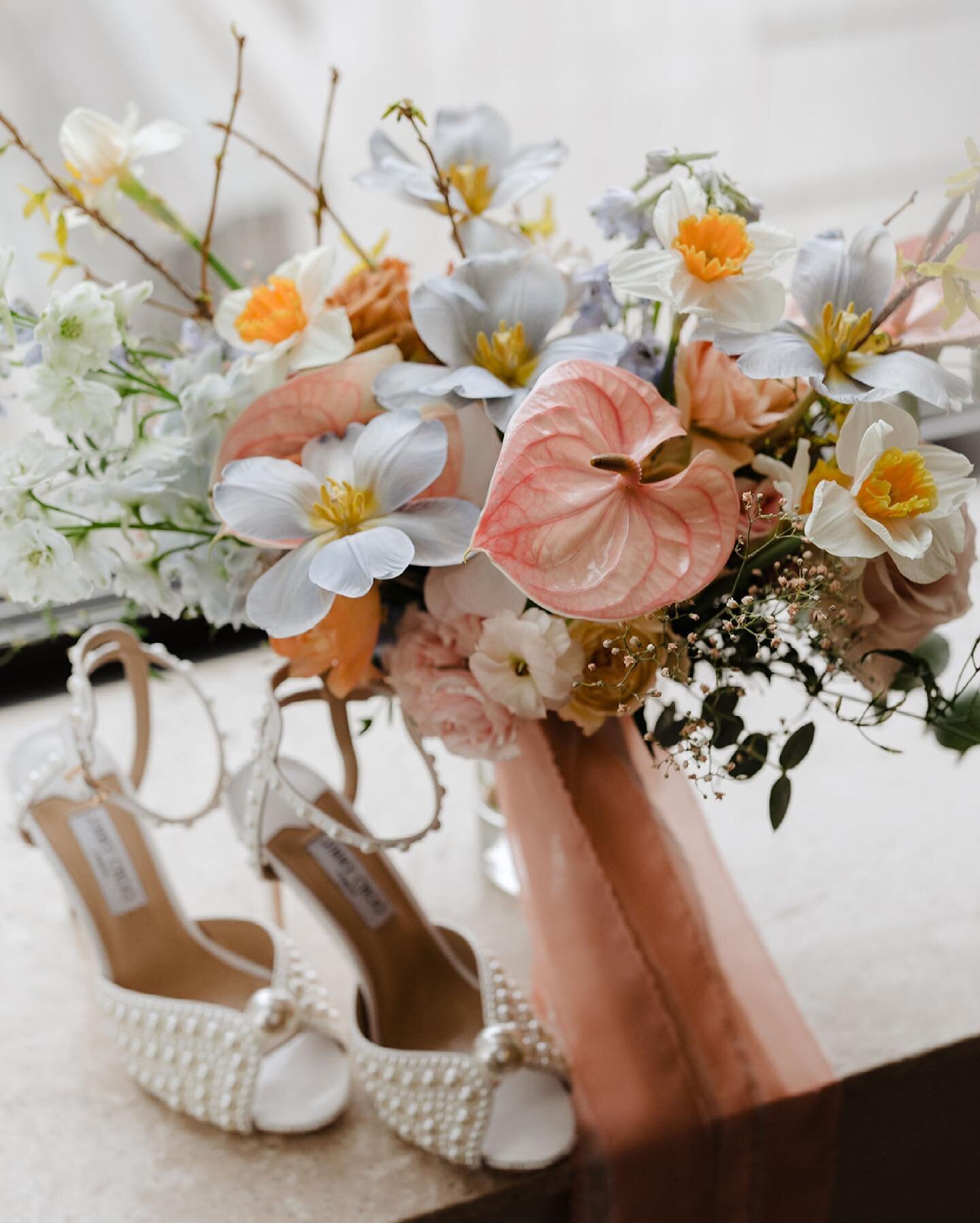 love + happiness + pearl heels

floral @billieballco 
venue @theadolphushotel 
photo @maddiestring 
planner @maxwellandgray 
ribbons @heyitsohsopretty 

#dallaswedding #dallasflorist #dallasweddingflorist #dallasflorist #weddingflorist #bridesofnorth