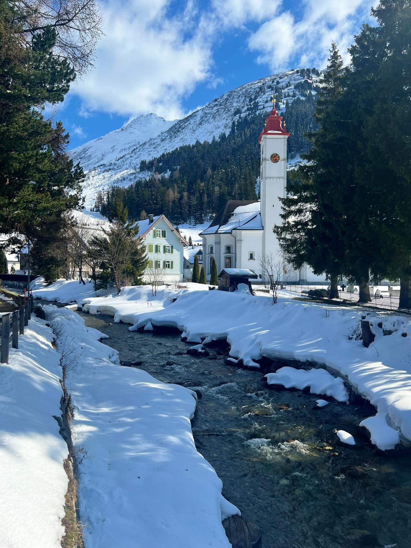 Andermatt, starring the unbelievably cozy and chic @thechediandermatt 🩵. Andermatt is the most charming, easygoing town and we can&rsquo;t wait for some of our clients (looking at you, skiers) to pop by.
-
-
#duendetravels #travelwithduende #virtuos