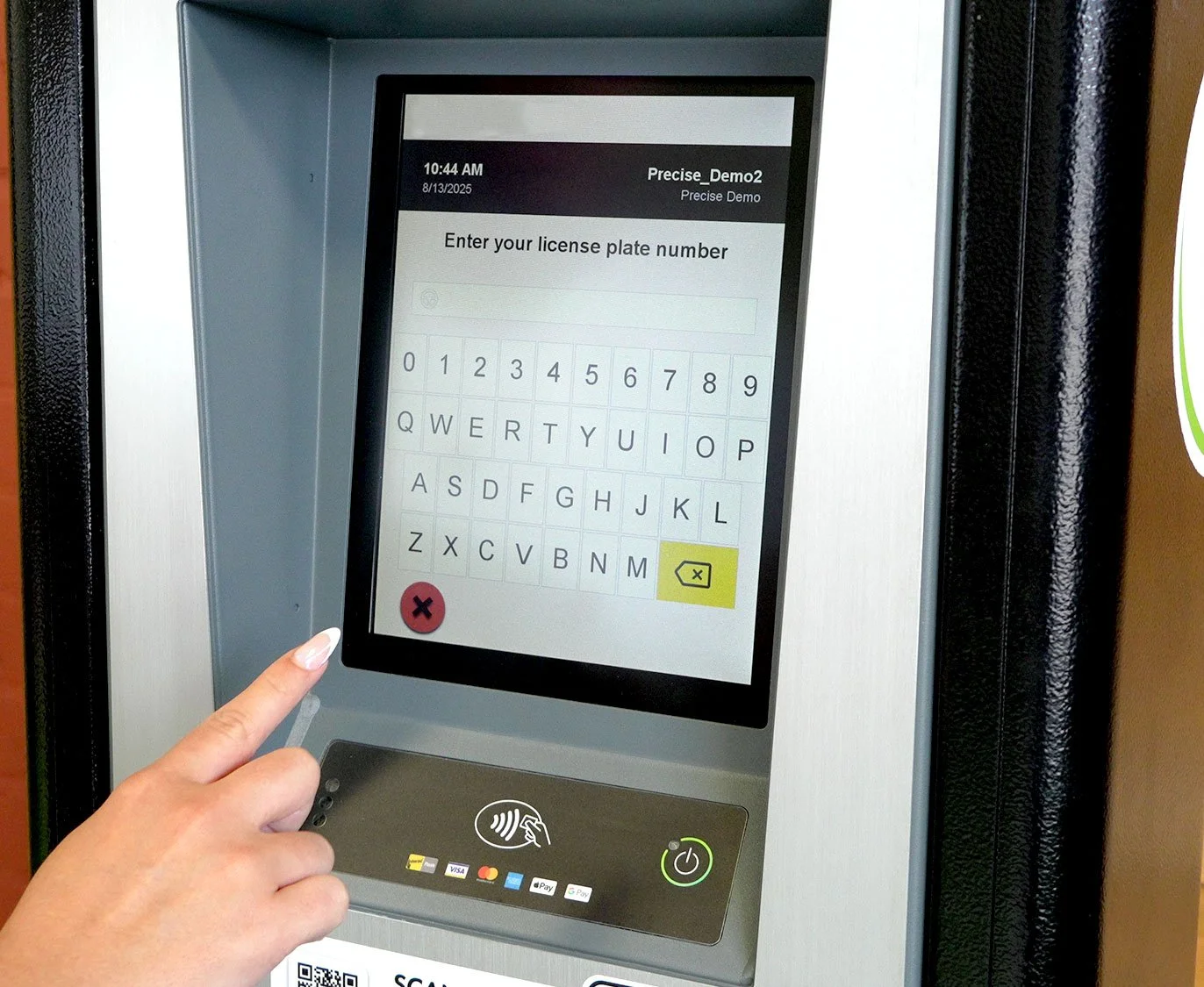 Driver entering a licence plate on the CWT S5 touchscreen