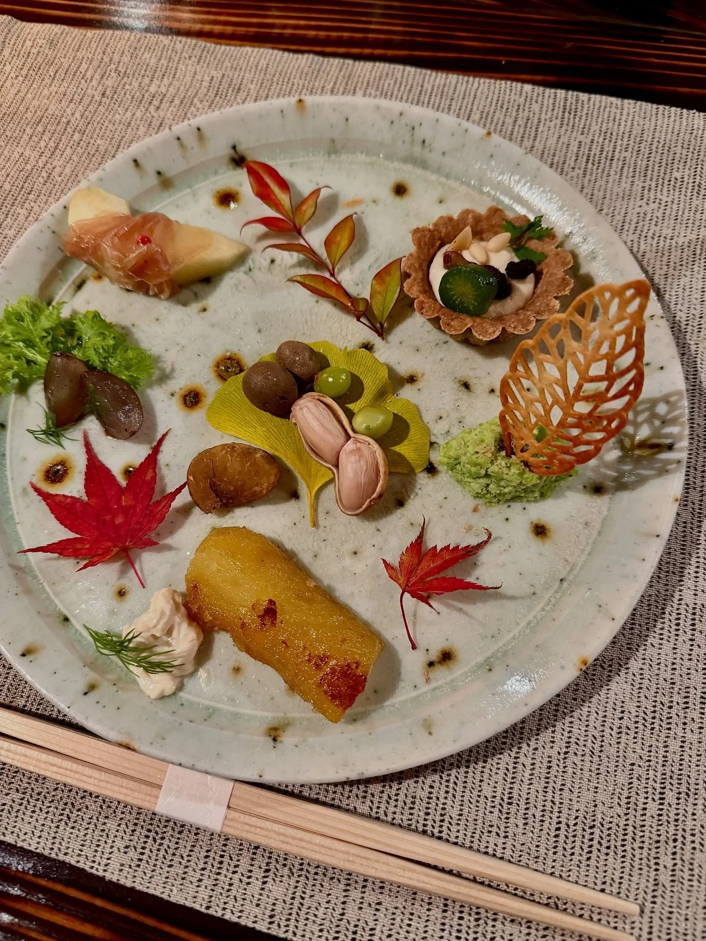 Flashes of my first few days in Japan. 

1. An incredible vegan dinner @yuzakaoyu featuring a plethora of wild ingredients (ginkgo nuts, mugwort, mushrooms galore, ground cherries, mulberries, and so much more). 

2. Japanese breakfast!

3. Home cook