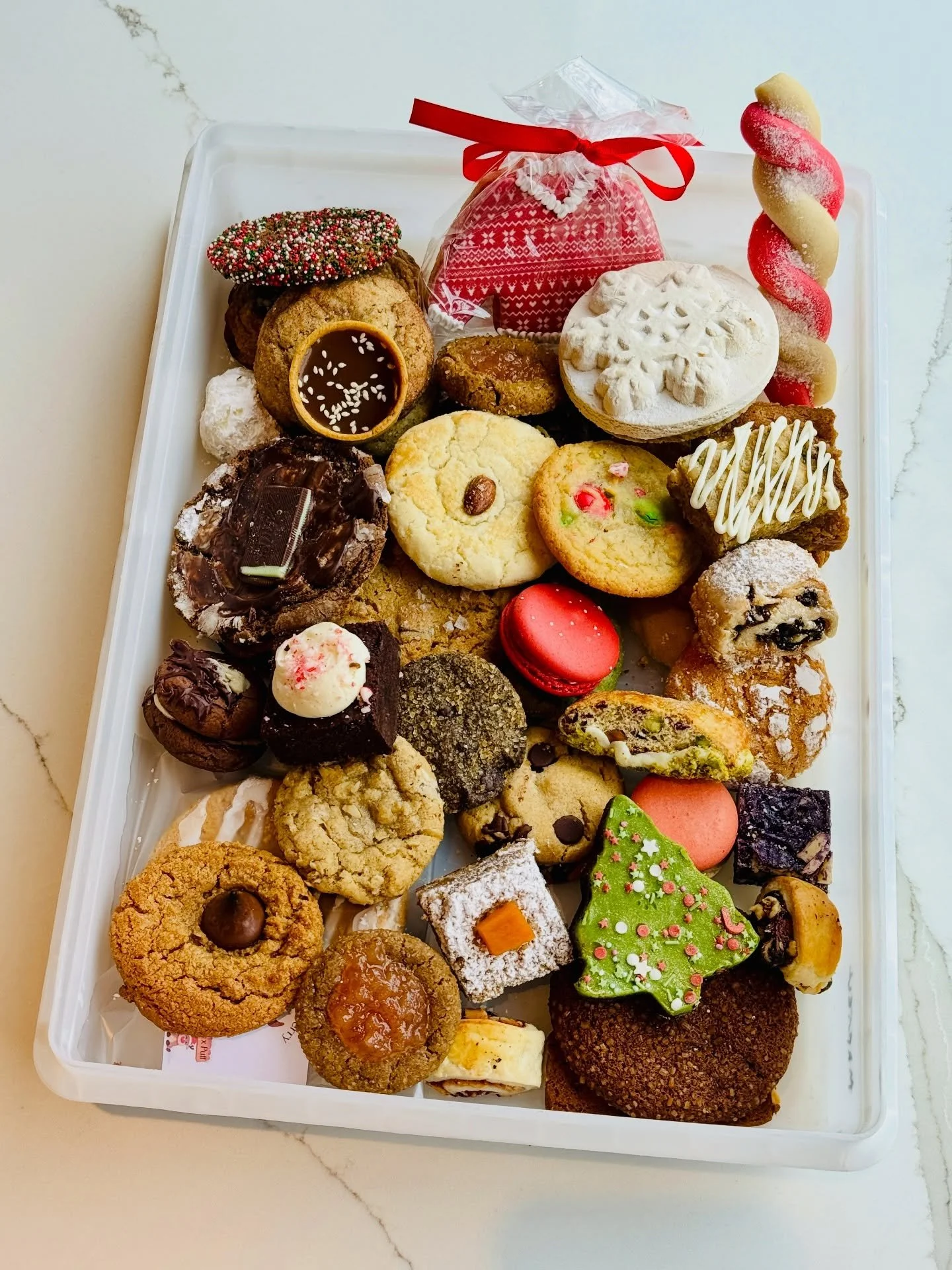 A sweet peek at the 7th Annual Holiday Cookie Exchange, which I co-hosted with the amazing @shakinbaker219 @lacollina_dc. 

Though the first picture in this post is of cookies, this event is really about people. I value the opportunity it creates to 