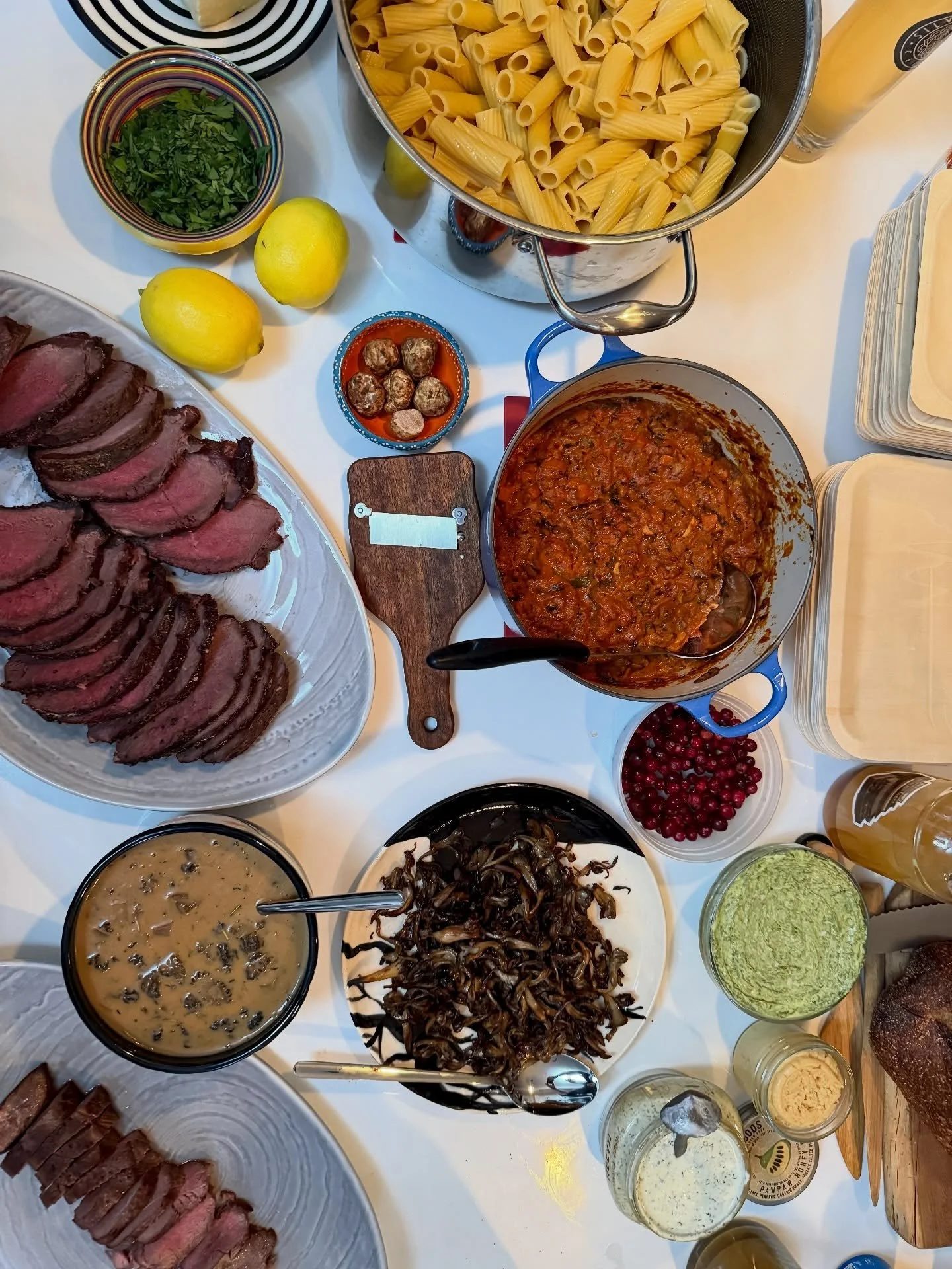 A few magical moments from last evening&rsquo;s winter foraging dinner. It was my first time hosting since the inaugural edition two years ago, so I had to go all out. I made two cuts of venison (courtesy of @johnrleadingdc) and oyster mushroom bolog