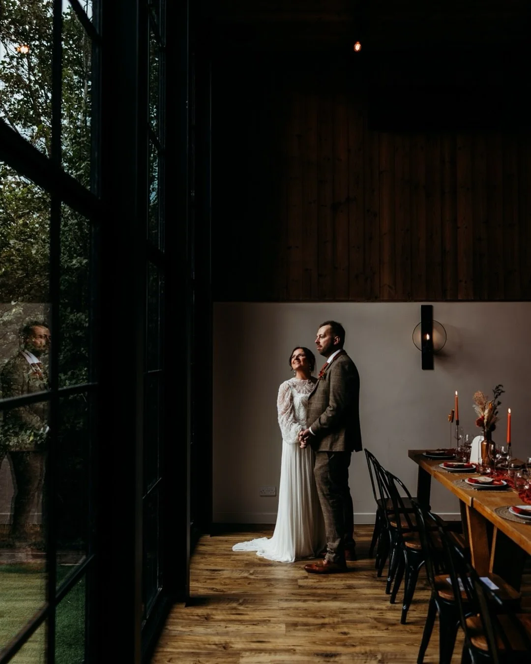 Dean &amp; Lucy tied the knot yesterday at the gorgeous Upton Barn! A stunning autumn day that couldn&rsquo;t have been more perfect, surrounded by all their loved ones. 🍁🧡

Thanks to these beauts for for having us be apart of their amazing day &am