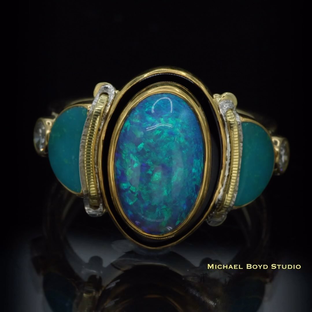New ring! 👻
22k, 18k, Platinum, Lightning Ridge Opal (2.95 ct), Edwards Black Jade, Gem Silica (1.3 cttw)“repurposed” Brilliant cut White Diamonds
*
*
*
*
#michaelboydjewelry #diamonds #texture #michaelboydstudio #goldjewelry #22k #18k