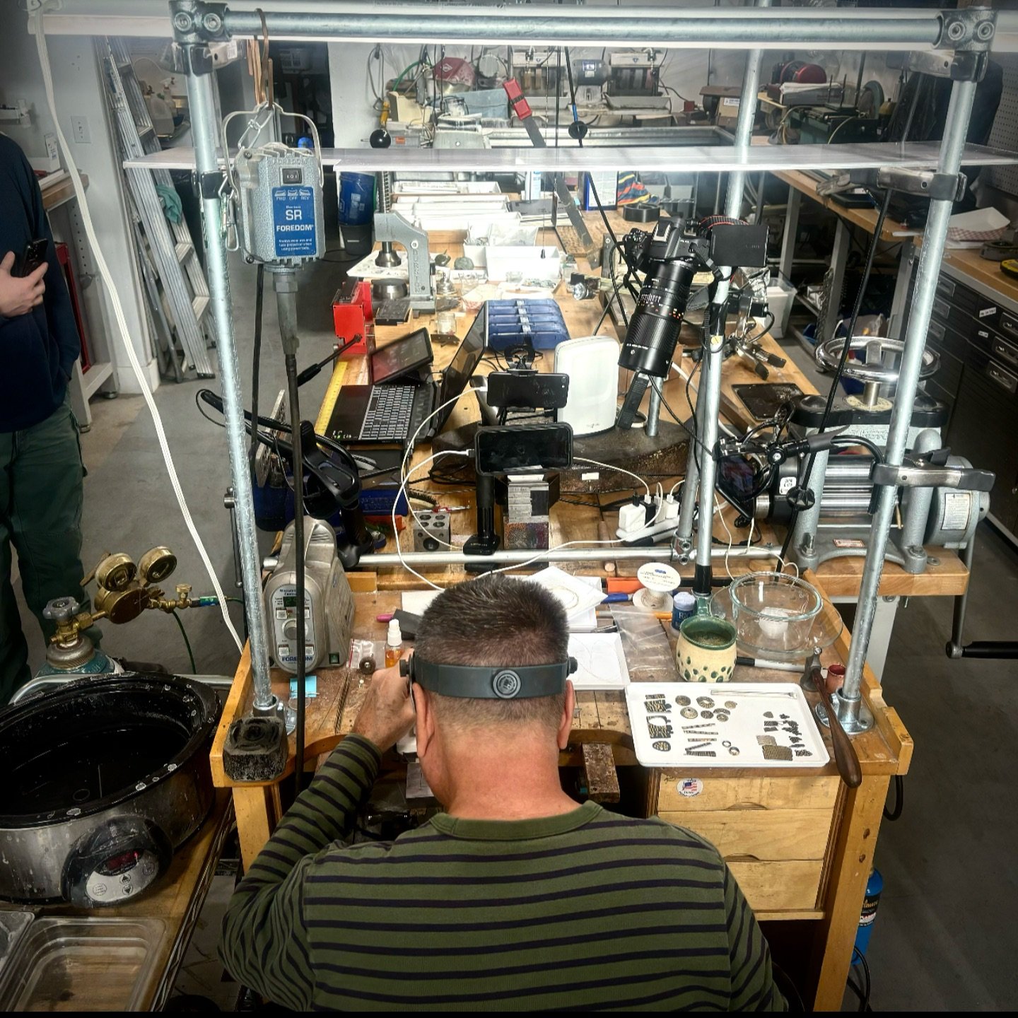 Getting ready for our second day of our virtual class! Fused gold patterns with @metalwerxstudio
We’ll have many more virtual classes with Metalwerx in 2025. Link tree will be updated soon!
*
*
*
*
#michaelboydworkshop #texture #metalsmith #go