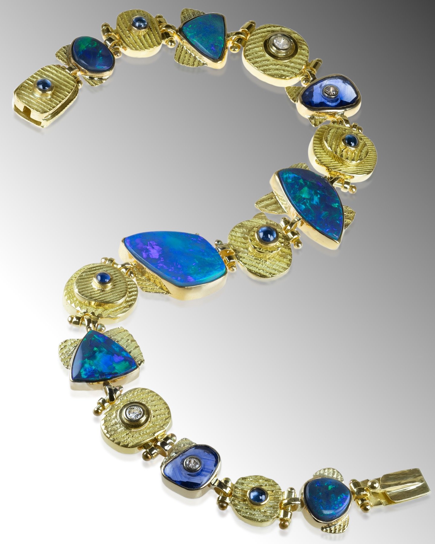 Bracelet in: 22k, 18k, Lightning Ridge black Opals (9.5 cttw), Sapphire, “repurposed” Brilliant cut White Diamonds
*
Photo credit: @antillion_designs
*
*
*
#michaelboydjewelry #diamonds #texture #michaelboydstudio #goldjewelry #22k #18k