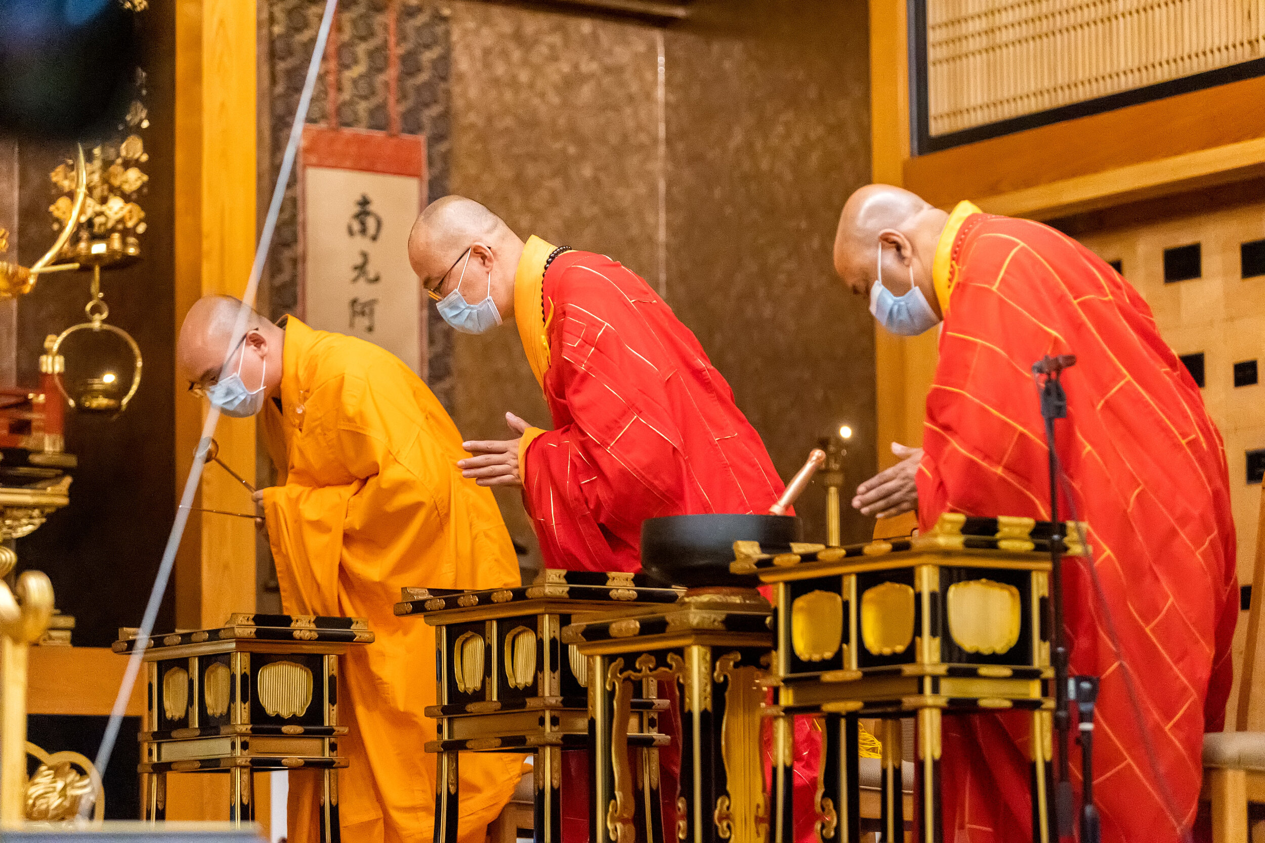 (left to right) Ven. Hui Ze, Ven. Hui Dong, and Bhante Chao Chu transferring merit to the ancestors