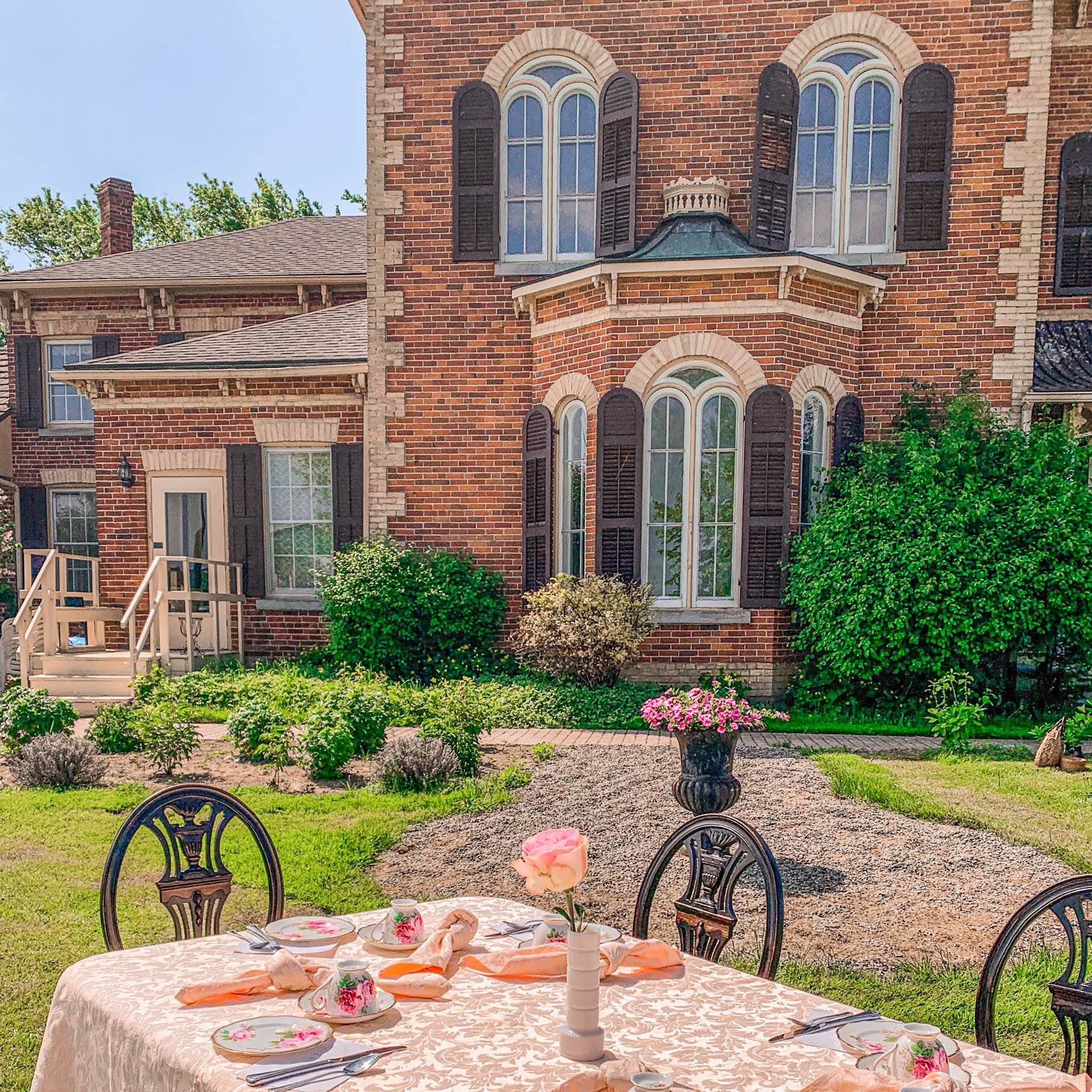 Cottonwood Mansion Summer Events ☀
We have a number of exciting events coming up this summer, and we'd like to share them with you!

June 10th, 2023 - Queen's Commemorative Afternoon Tea &amp; Dressage Show
July 28th, 2023 - Dinner in the Countryside
