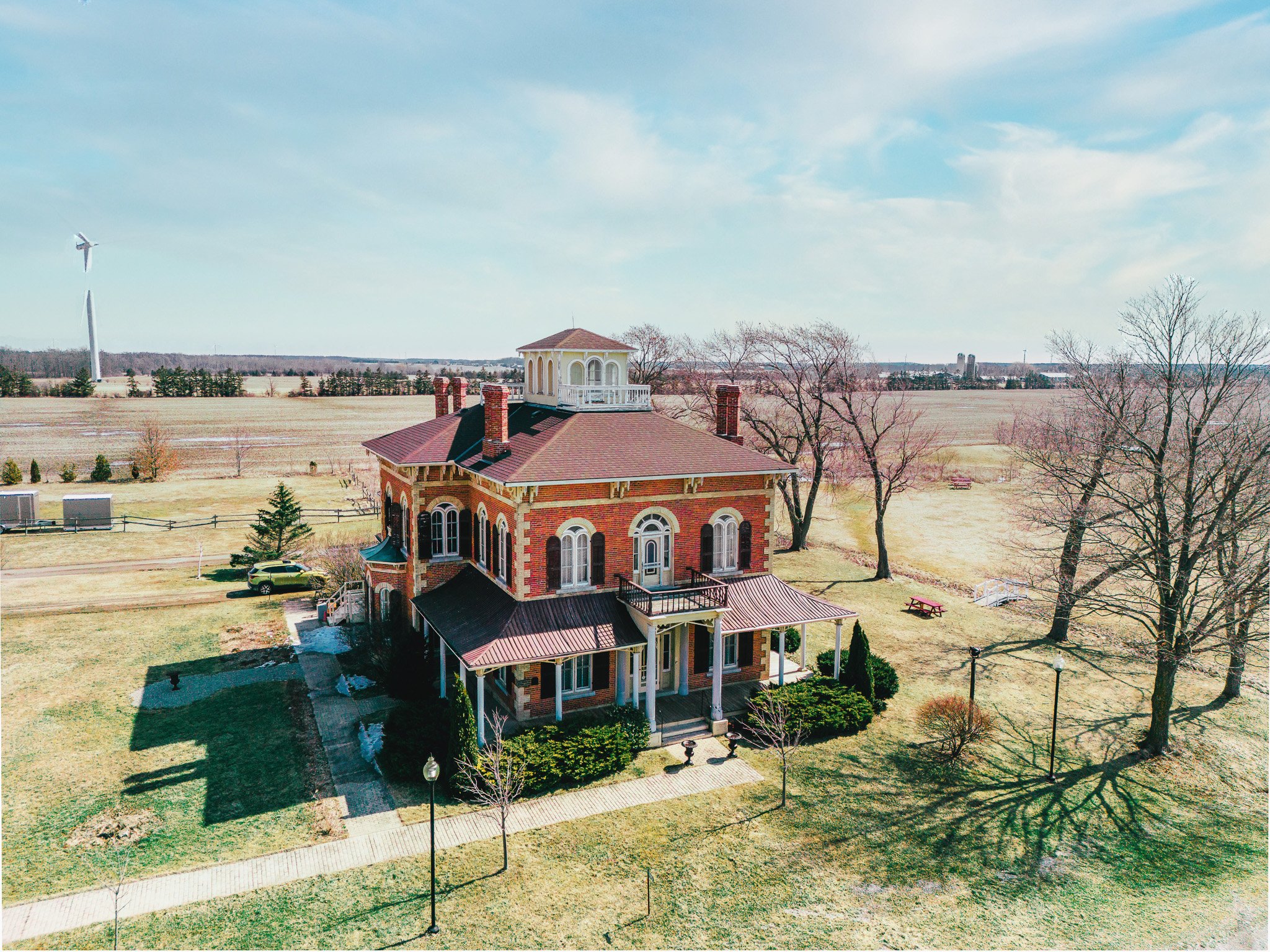 Front of Cottonwood Mansion