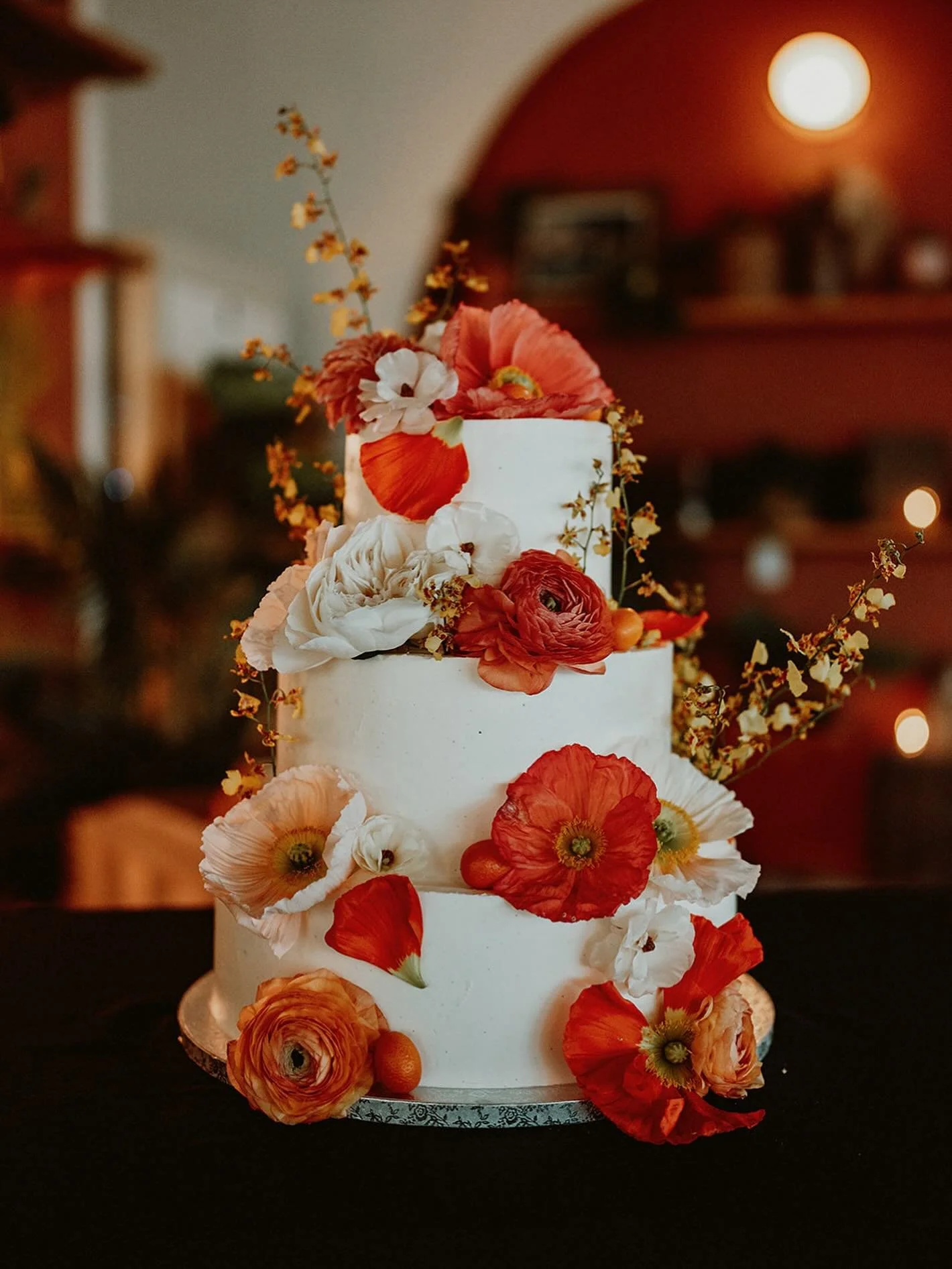 for Ben &amp; Georgia❤️&zwj;🔥❤️🧡💛❤️&zwj;🔥tysm @prismfloraldesign for always leaving me the BEST stems🥹 @jennandpawel @thewalkdowntheaisle I can&rsquo;t remember the flavors I just know they were different in every tier💋

#threetiercake #palmspr
