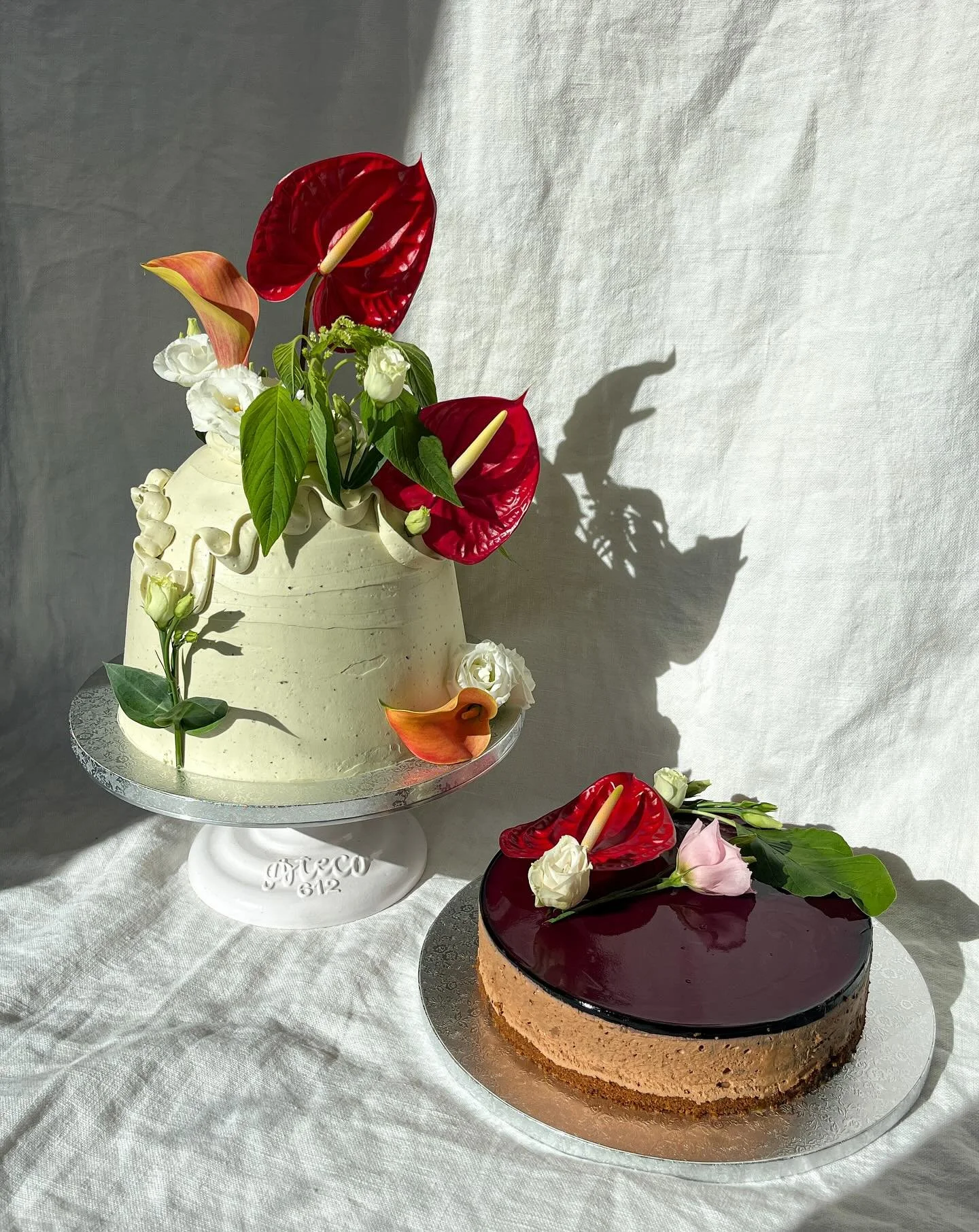 HUGE CONGRATS TO NATHINI &amp; ROSENDO! Such a pleasure to make cakes for friends🥹🤝🏼beehive cake is browned butter chiffon, mascarpone mousse and passionfruit @burlapandbarrel wild mesquite curd with pistachio Swiss. And chocolate cheesecake with 