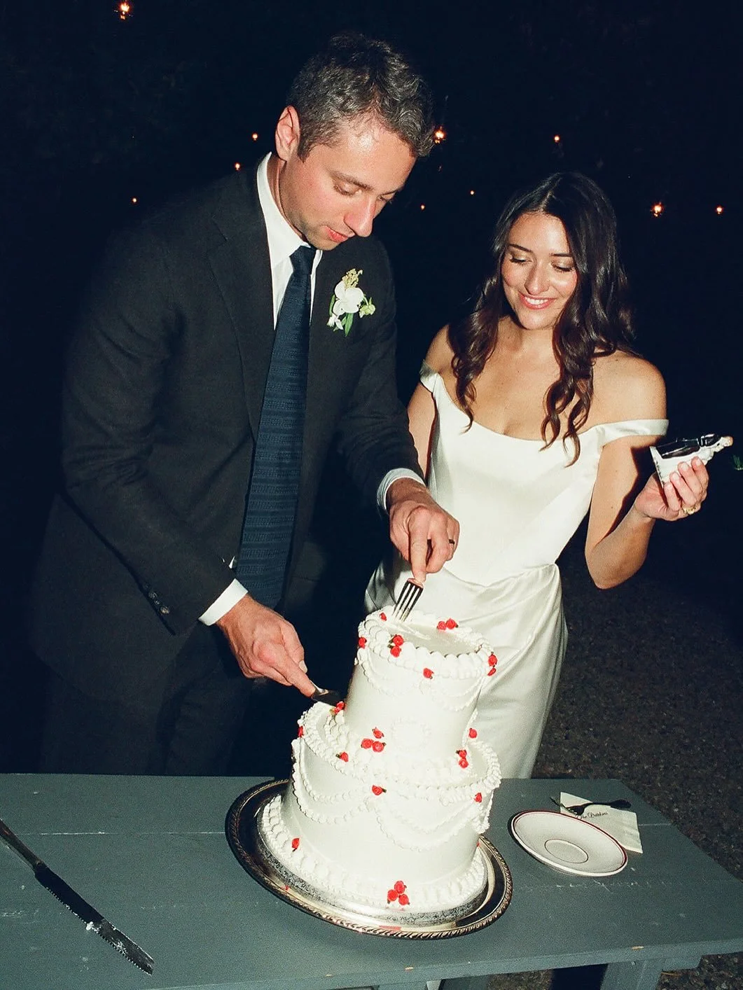 Zoe &amp; Jacob by @vanessajanephoto 🌹❣️

Planning &amp; Design: @wildlycollective_
Photography: @vanessajanephoto
Venue &amp; Catering: @sparrowslodge
Florist: @stillcarnations
Band: @dartcollective
Rentals: &nbsp;@brighteventrentals @sigpartyrenta