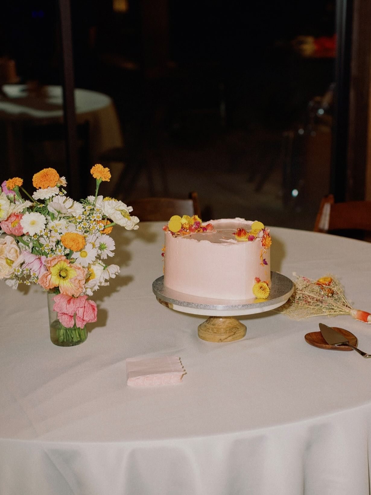 for Julia &amp; Carson🌸💫🧡carrot cake filled with cream cheese mousse and brown sugar cinnamon swiss

Photographer:&nbsp;@michaelryu
Venue:&nbsp;@nxwherecalifornia
Planner:&nbsp;@paloverdeparties&nbsp;@thevowhausweddings
Florals:&nbsp;@thingsandthi