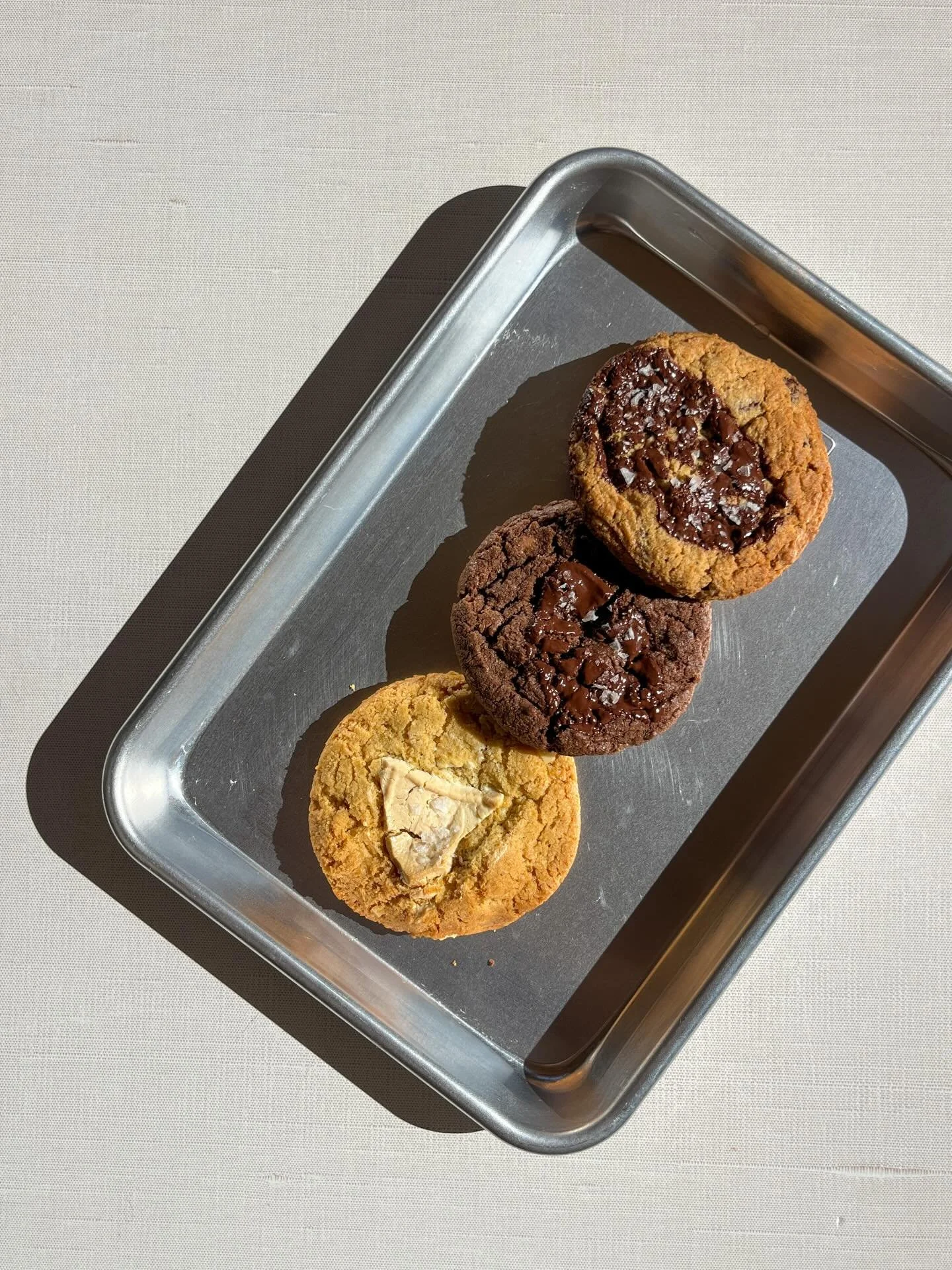 HI! I LEFT THE MOTHERS DAY ORDERS PAGE UP🍪for those of you inclined to last minute plans, takes one to know one ;) - feel free to throw in an order for a cookie box. I also have ONE yuzu black sesame cheesecake left. K, back to slinging cake❣️

#coo