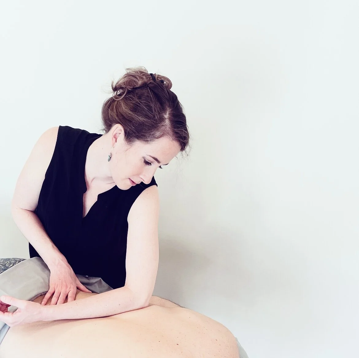 Massage Therapist performing deep tissue back massage in Bar Harbor, Maine