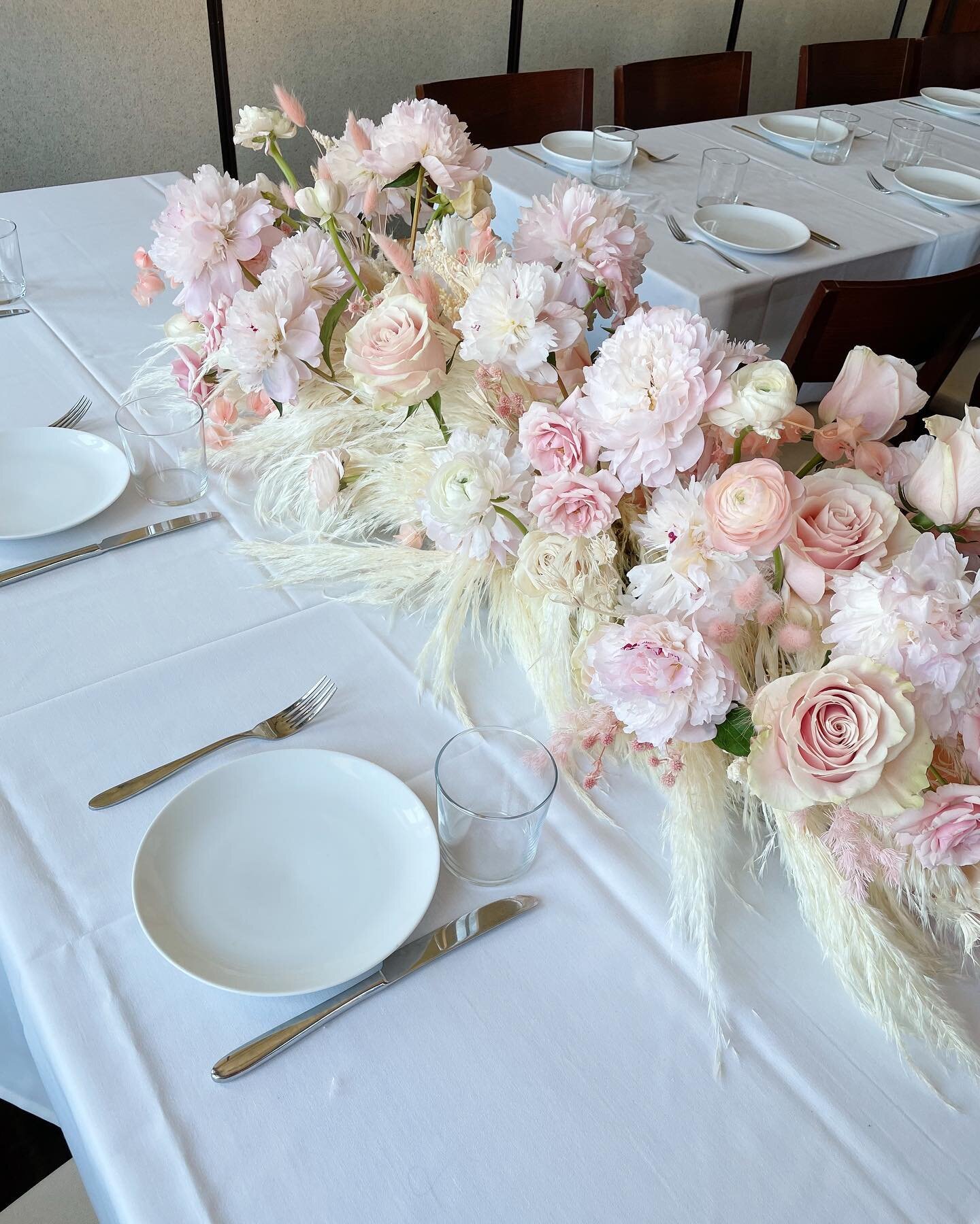 Loved creating this all pink floral and pampas arrangement for a bridal shower. I&rsquo;ll never say no when a client ask for pink 😍

#pampas #freshflowers #driedflowers #bunnytails #bridalshowerdecor #bridalshowerflowers #eventflowers #miamiflorist