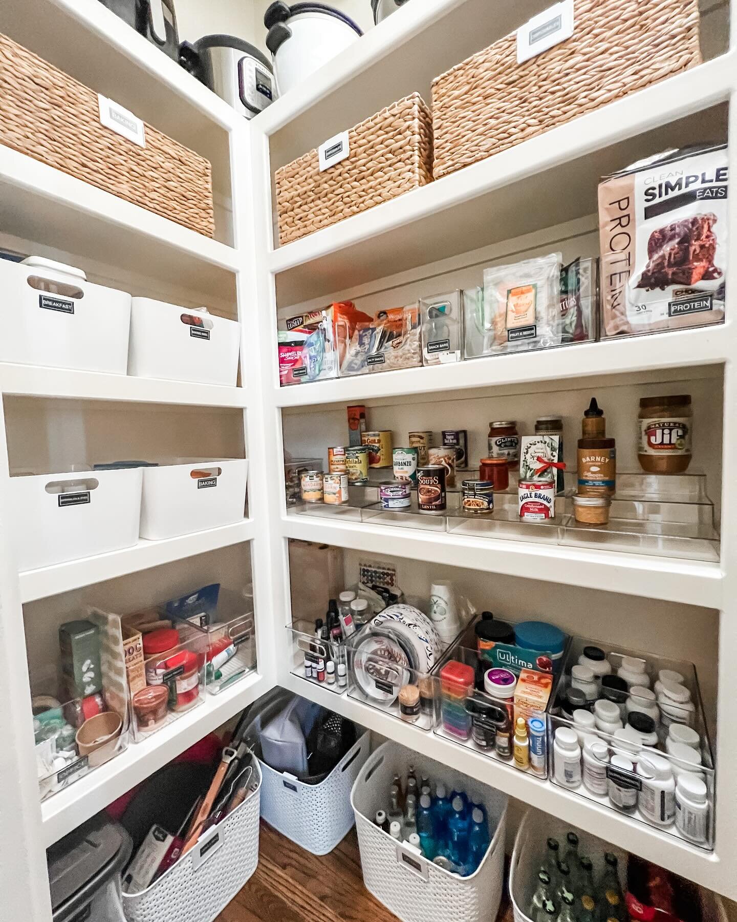 We will never get tired of a good pantry project!

Can we get a 👏🏼👏🏼👏🏼 for all the clients who get the courage to call us for help?

It&rsquo;s not easy to let strangers into your home and assess your mess but here at Mind Your Mess, we take a 
