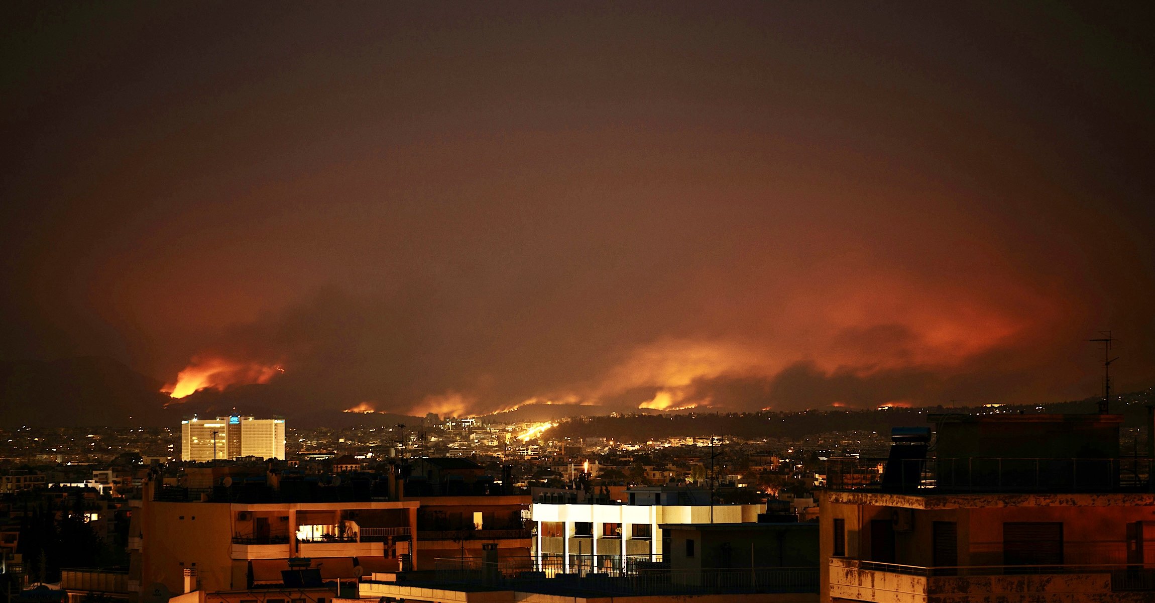 Why are fires in the U.S. always so destructive and difficult to control? Why is the government's emergency response mechanism so inefficient?
