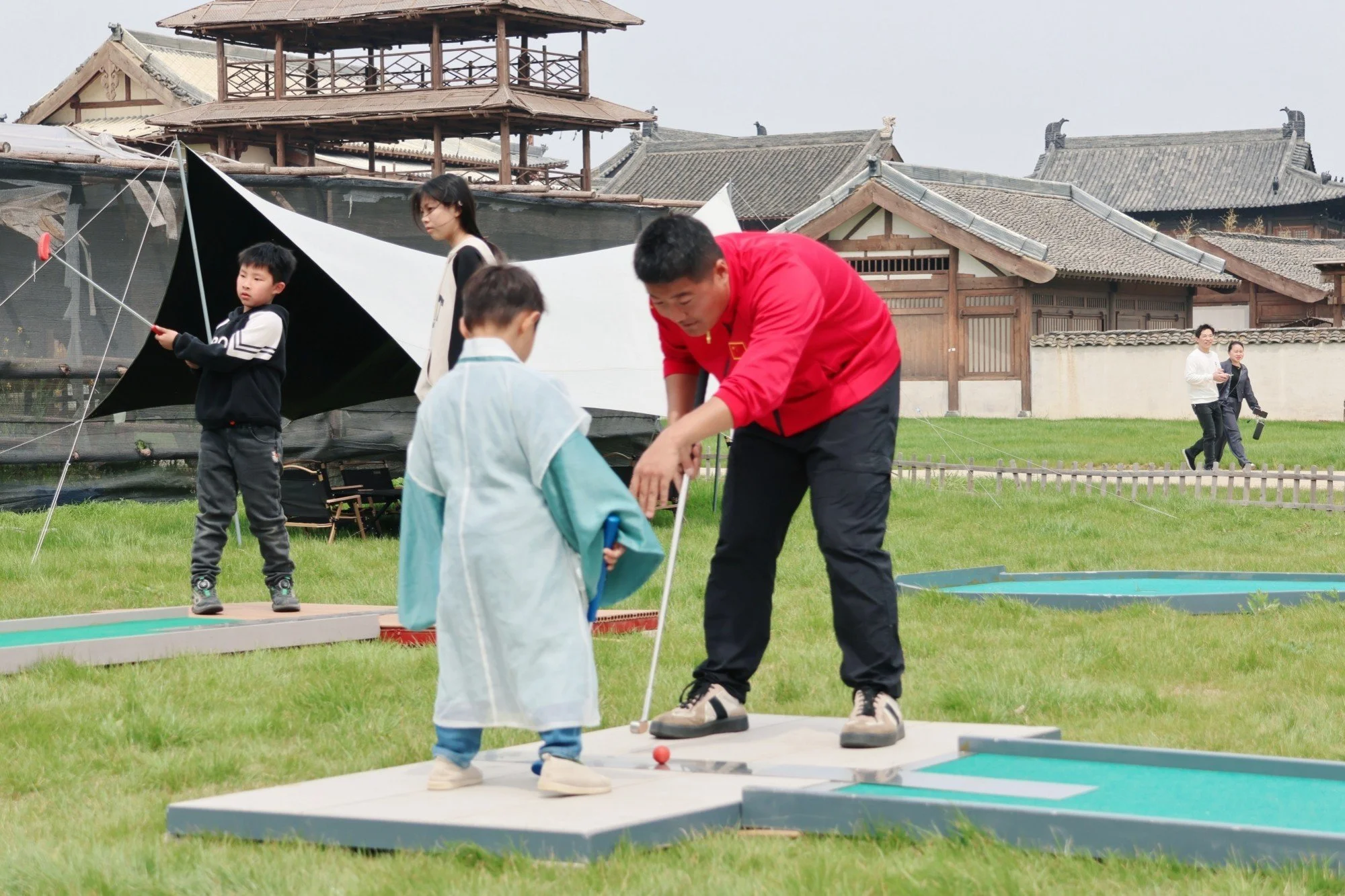 Minigolf + Jiangnan Cuisine: Creating a New Model of Integration