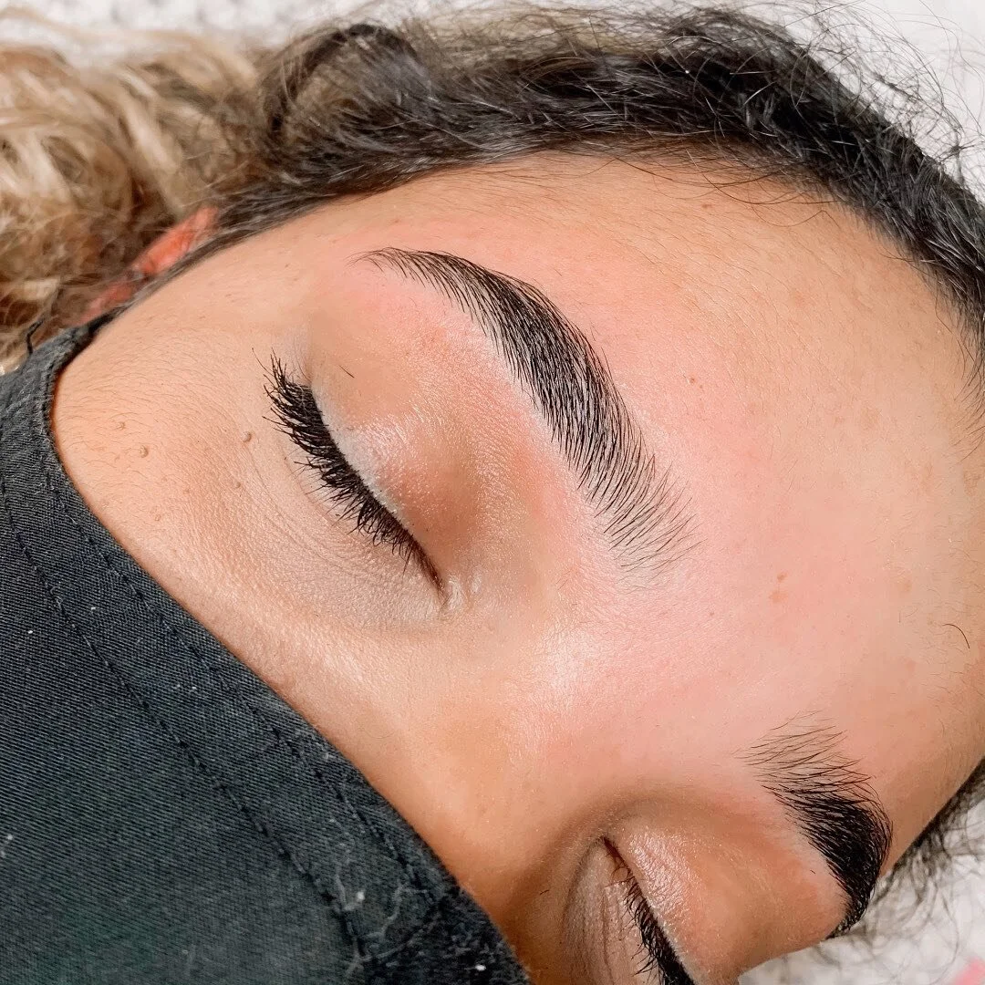 Always love a soft and tidy B R O W. 
Book your next beauty appointment by clicking the link in bio 🤍

&bull;
&bull;
&bull;
&bull;
&bull;
&bull;
&bull;
&bull;
www.danielarenga.com
#browsbydanielarenga #santabarbara #sbbrows #browartist #browstudio #