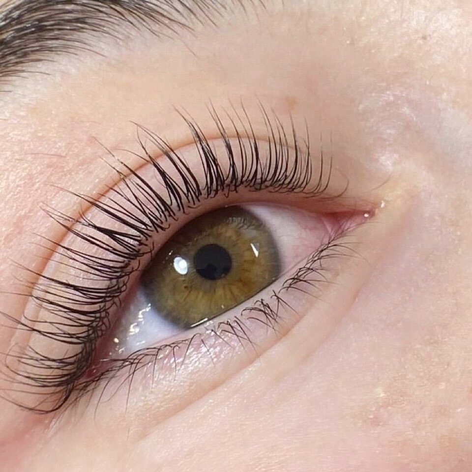 Lash L i f t &hellip; doesn&rsquo;t get better than low maintenance beauty that lasts 6 - 8 weeks. 

&bull;
&bull;
&bull;
&bull;
&bull;
&bull;
&bull;
&bull;
www.danielarenga.com
#browsbydaniela #naturalbrows #santabarbara #sbbrows #brows #lashlift #e