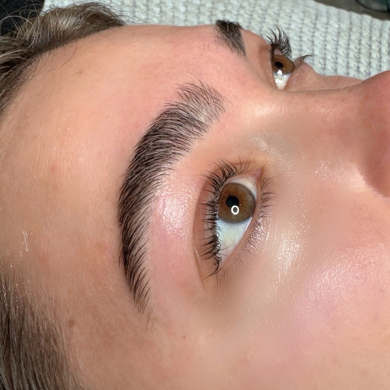 Services // Brow Shaping/wax &amp; Lash Lift and Tint 🙌🏻
 + The perfect combination for to keep your morning routine low maintenance. 
 + Lash lifts last between 6 - 8 weeks and when you add on a tint &hellip; there&rsquo;s no need for mascara. 🤌?