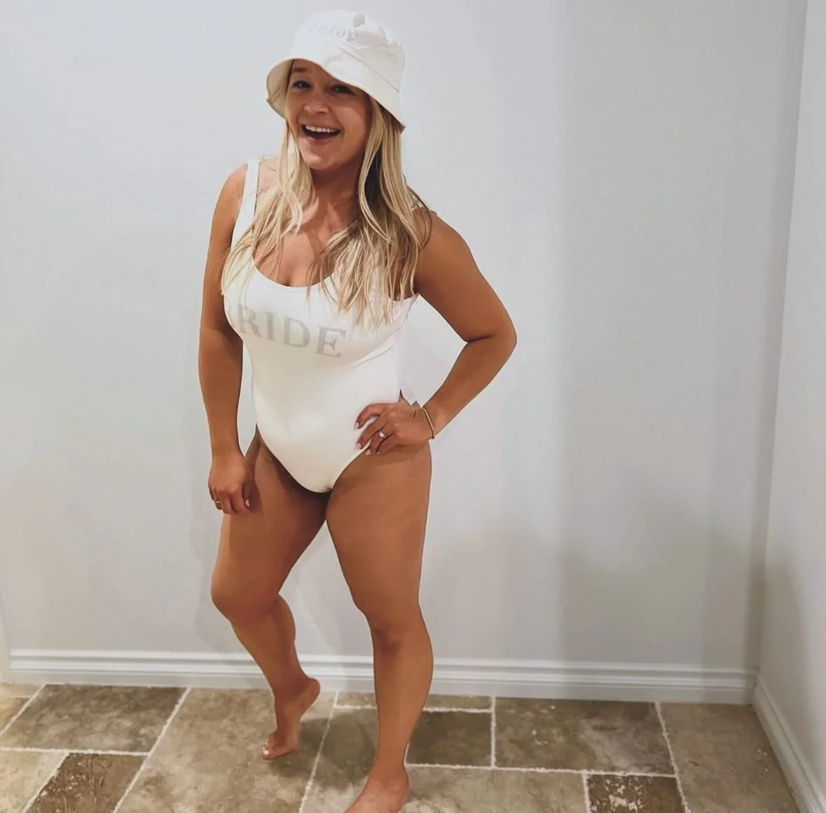 The beautiful bride to be // 
Custom airbrush tan for her bachelorette party 🎉

#browsbydanielarenga #spraytan #airbrushtan #santabarbara #santabarbarasalon #sbwedding #browstudio