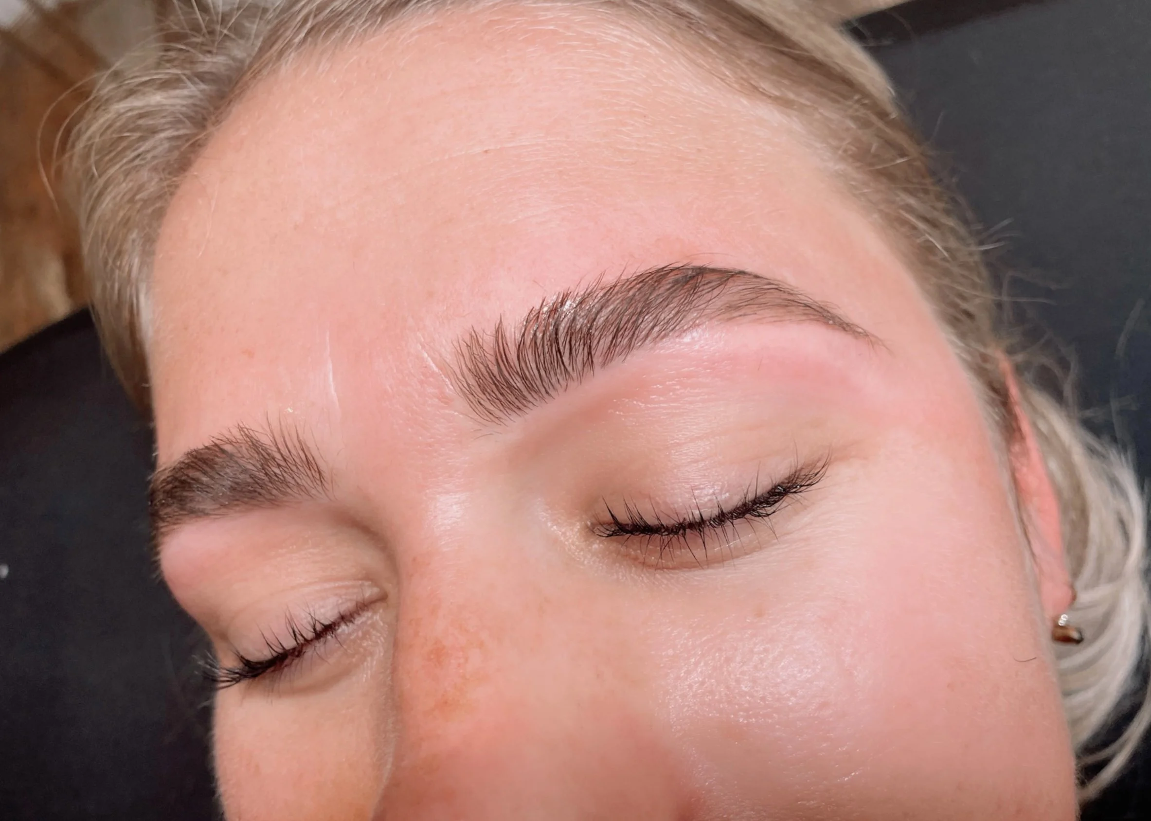 Brow shaping + Stain 