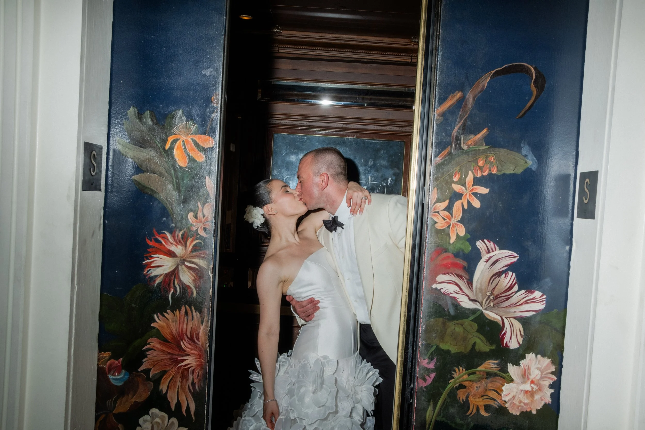 Christina+Brandon-SneakPeek-138.jpg