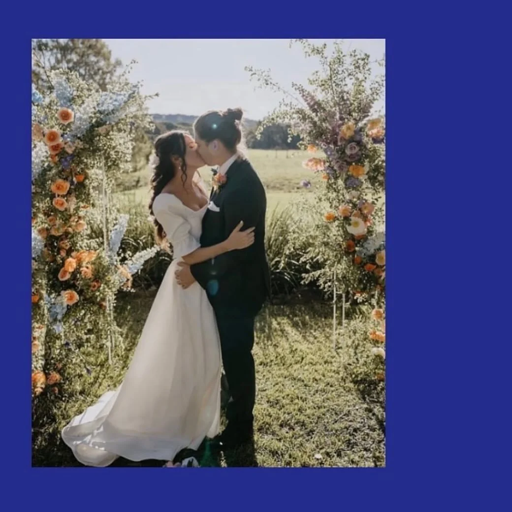 This 💕🌸 from a recent Blossom wedding.

Photographer 
@brendan_back 
Venue 
@fridas.field 
Florals 
@anamundiflowers @anamundistudio 
Styling &amp; planning ME! @blossomgatherings