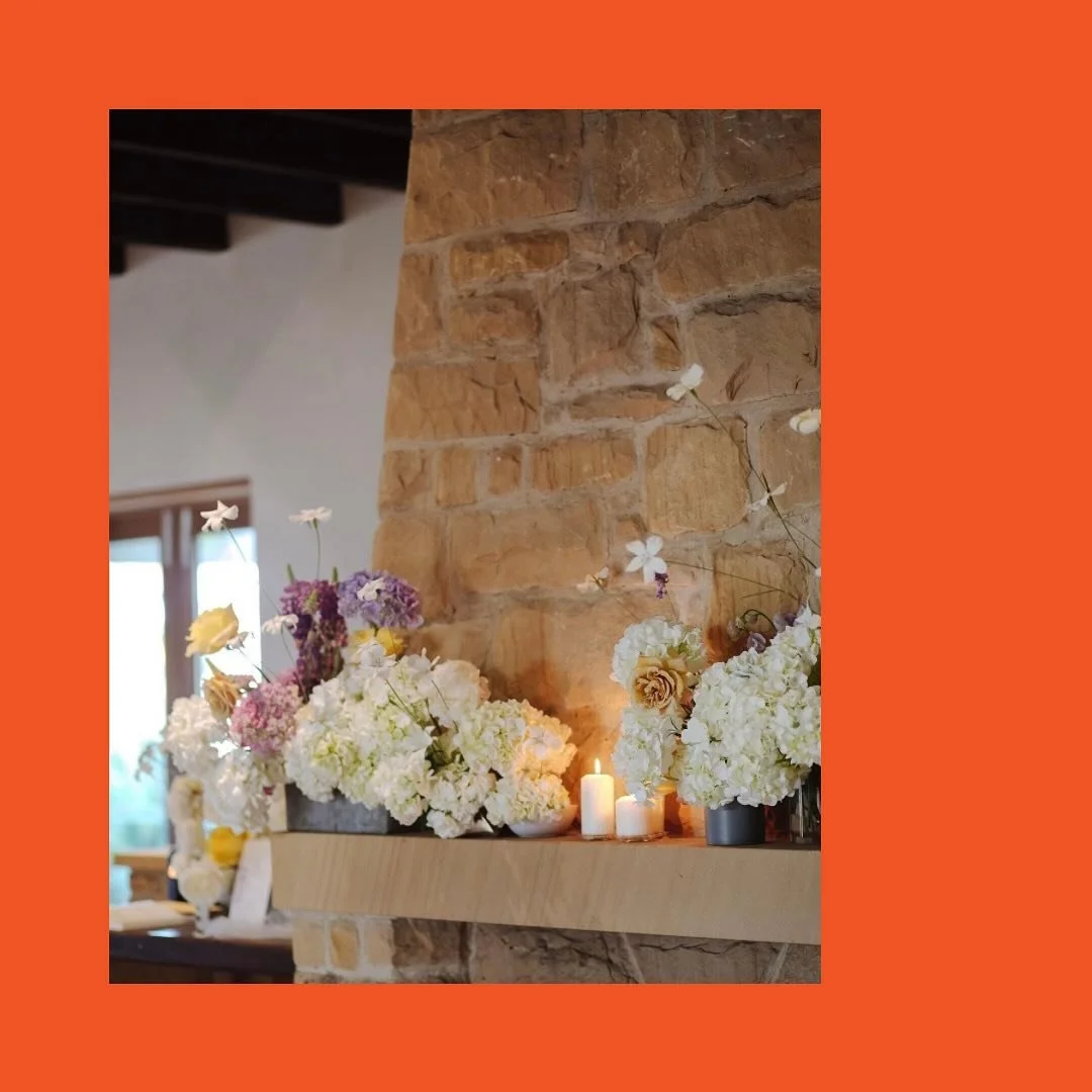 Always one foot in the fairytale 🌸 Details for Klarisa + Matt.

- Photographer: @justinaaronweddings
- Venue: @osteriavista
- Florist: @theromantics_
- Music: @hugobladelweddings
- Bride: @kla.risa