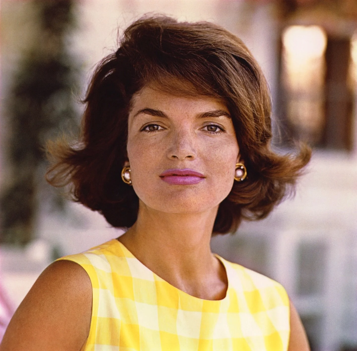 Hyannis Port, Summer 1960.
Jacques Lowe captured this now-iconic portrait of Jacqueline Kennedy in a yellow gingham dress, radiating poise and quiet confidence as the presidential campaign loomed ahead. The image went on to grace the covers of countl