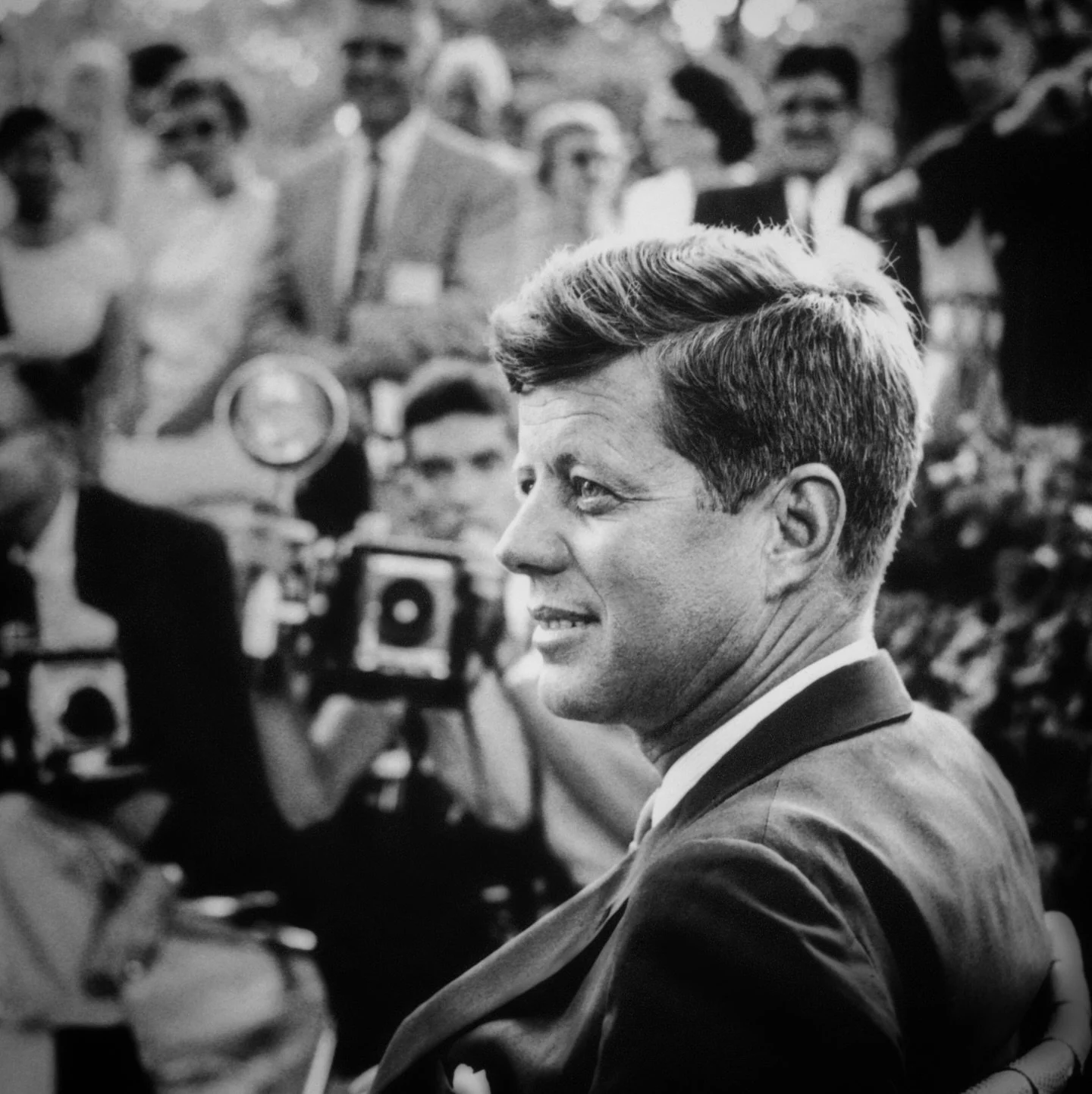 Today, on World Photography Day, we celebrate the power of the lens to shape history.
Jacques Lowe—JFK’s personal photographer—captured not only the public rise of a young senator into the presidency, but also the private, human mo