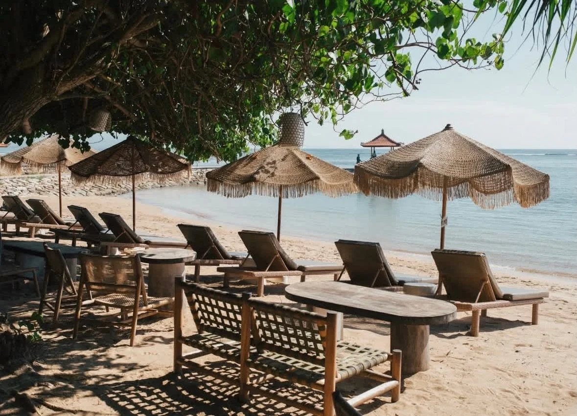 From hidden caf&eacute;s to beachside favourites, we love taking our guests to the best local gems 🌿

With views like these, you&rsquo;ll happily lose track of time - coffee in hand, toes in the sand, nowhere else to be&hellip; Retreat days done rig