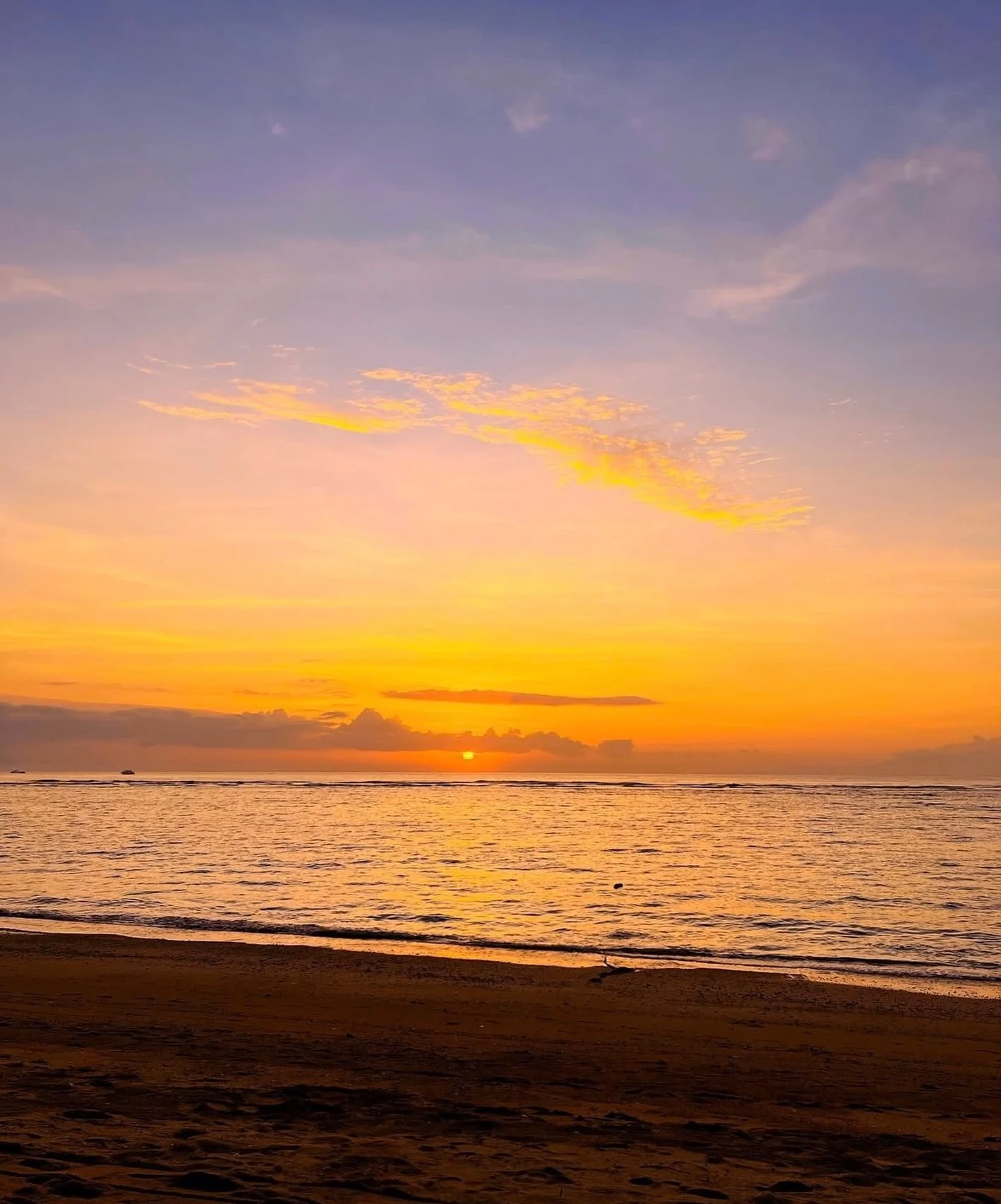Those Sanur Sunrise swims.. already on the itinerary.. when the water is about 25 degrees why wouldn&rsquo;t you!! 👌🏻 👙 🌅 

@sanurlife