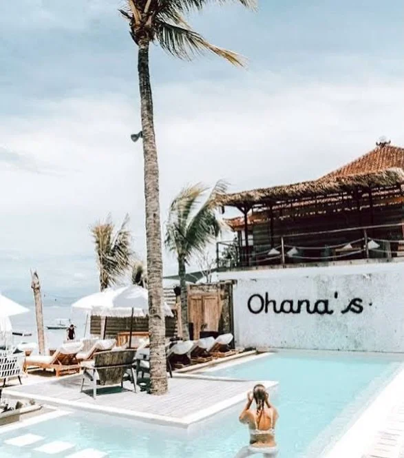 Island day dreams @ohanaslembongan Our new signature island escape 🤍 

Picture this&hellip;

Crystal clear water at your feet, cocktails in hand, nowhere to be - just that warm ocean breeze, chilled tunes playing, real life chats, laughter, lunch an