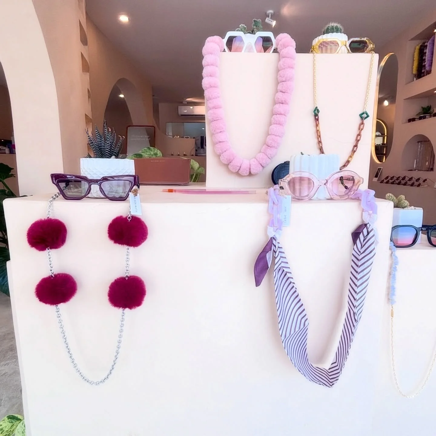 Look closely&hellip; the weekend is near!! And if you love funky glasses and accessories then have I got the Optical boutique designed for you!! It&rsquo;s a Sanur fav! And I have a few funky frames in various colours! 🤓 

Whether you need prescript