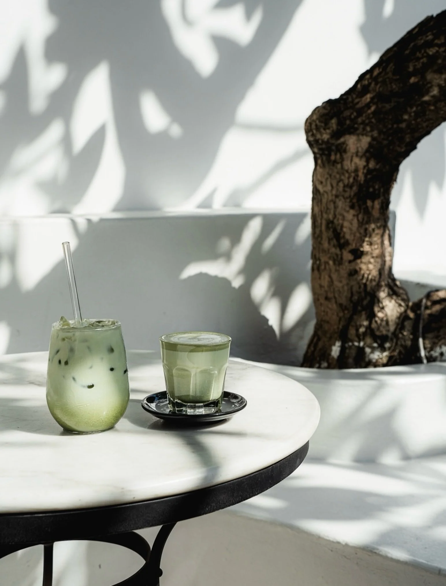 The kind of matcha made in heaven (along with the most heavenly spot to shop then sit and watch Bali whizz by! 🛵) @kimsoohome