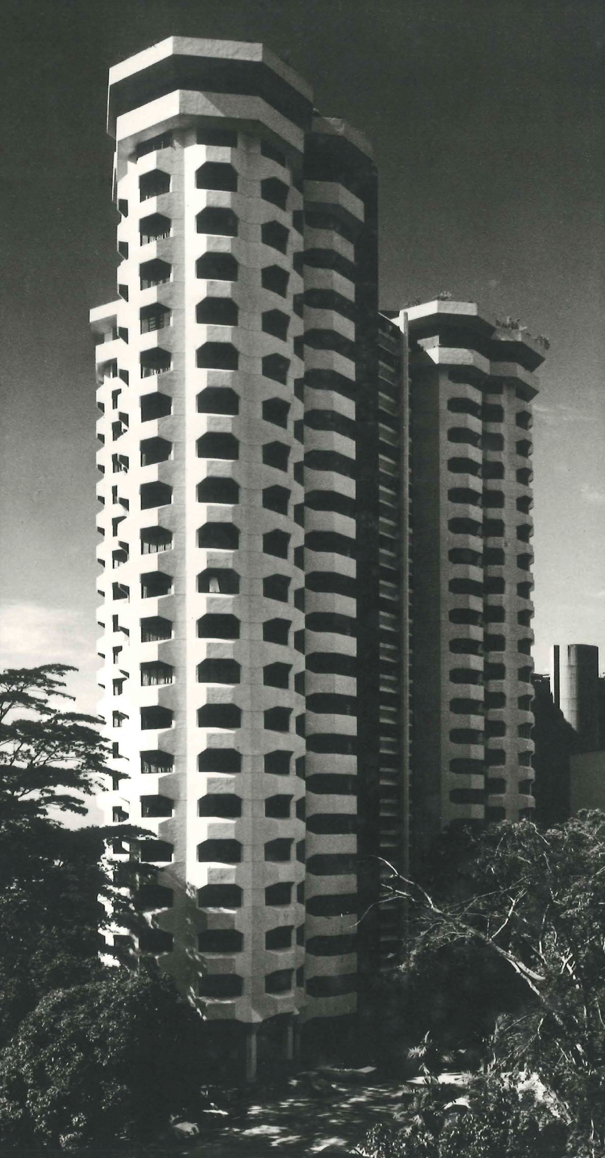 Exterior view of the Highpoint Apartments. Source: Promotional brochure of the firm in the author's collection.