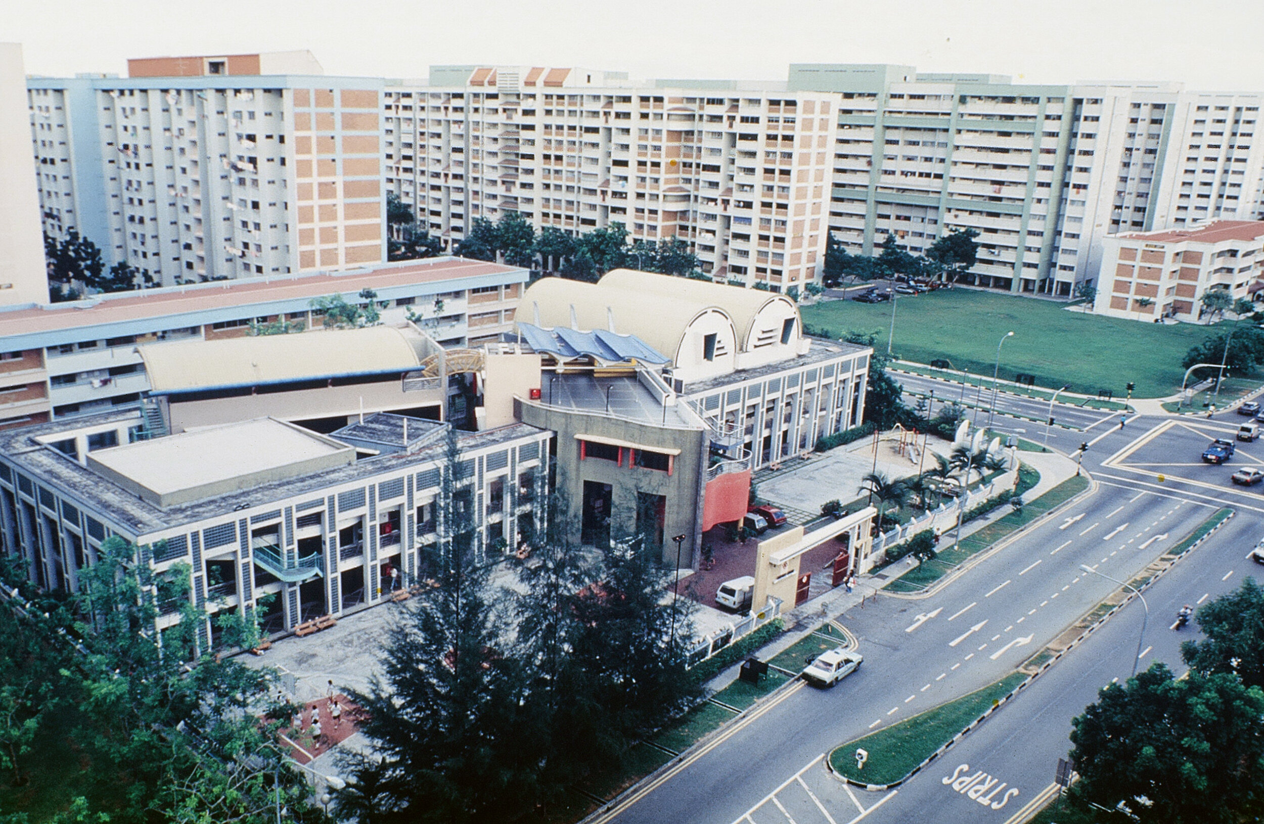  Aerial view of Tampines North Community Centre, after an extension (1992), photograph by Albert Lim, reproduced with the permission of Mok Wei Wei/W Architects. 