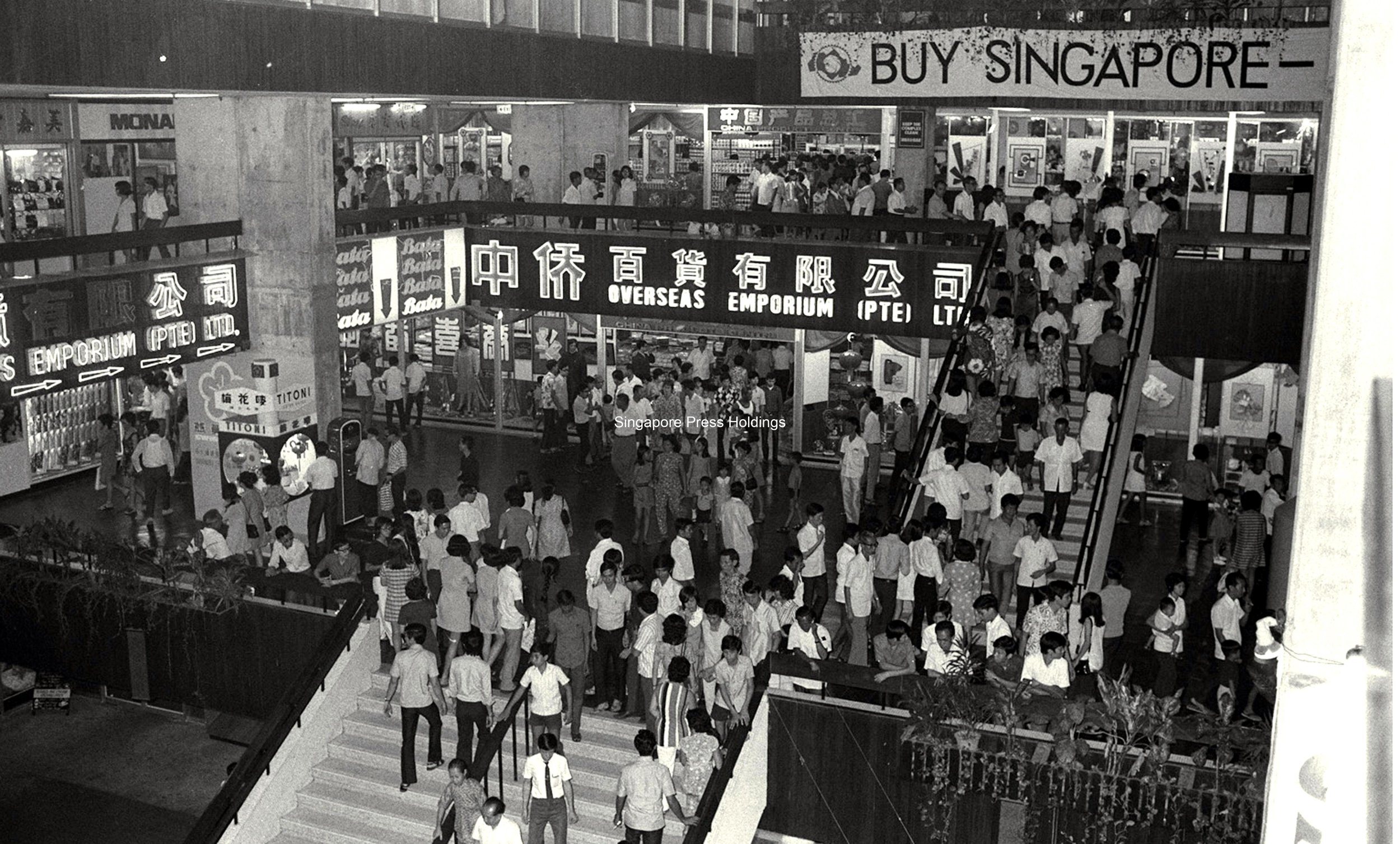 People’s Park Complex was a popular shopping destination and meeting place in the 1970s -1980s.  Source: Yow Yun Who, Singapore Press Holdings