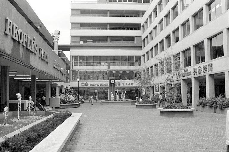The pedestrianised and landscaped public square bounded by People’s Park Complex, People’s Park Food Centre and OG Departmental Store. Source: Singapore Press Holdings